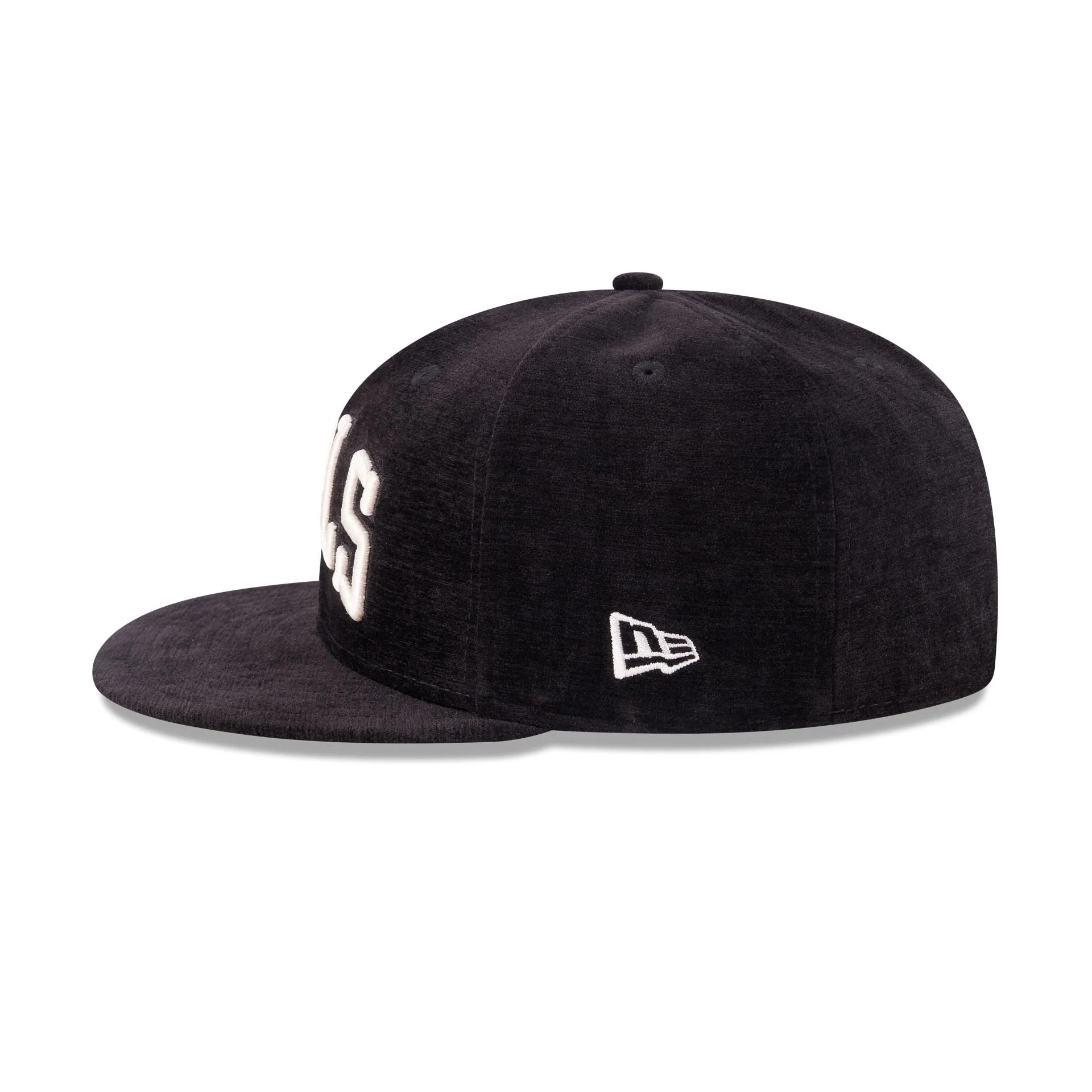 Chicago Bulls Black Velvet 59FIFTY Fitted Hat sold by New Era product image thumbnail 4