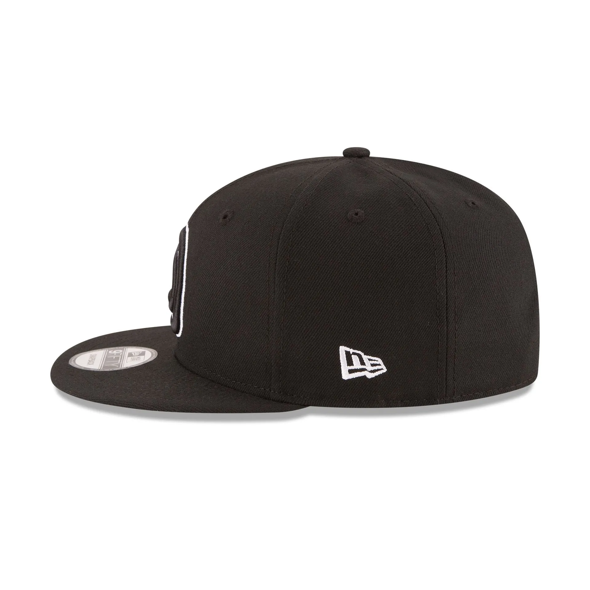 Atlanta Hawks Basic Black & White 9FIFTY Snapback Hat sold by New Era product image thumbnail 4
