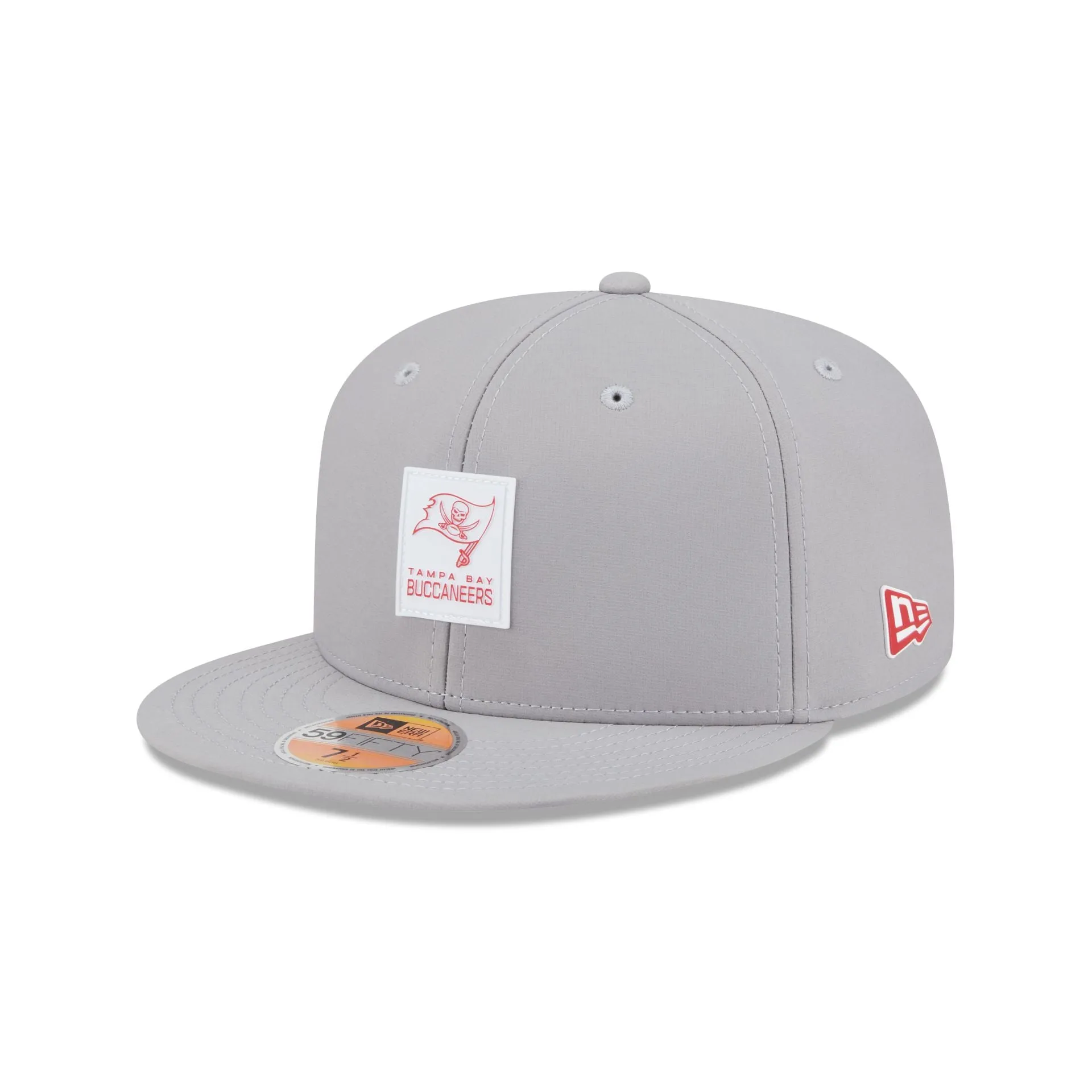 Tampa Bay Buccaneers 2025 Sideline Hot Weather Gray 59FIFTY Fitted Hat sold by New Era