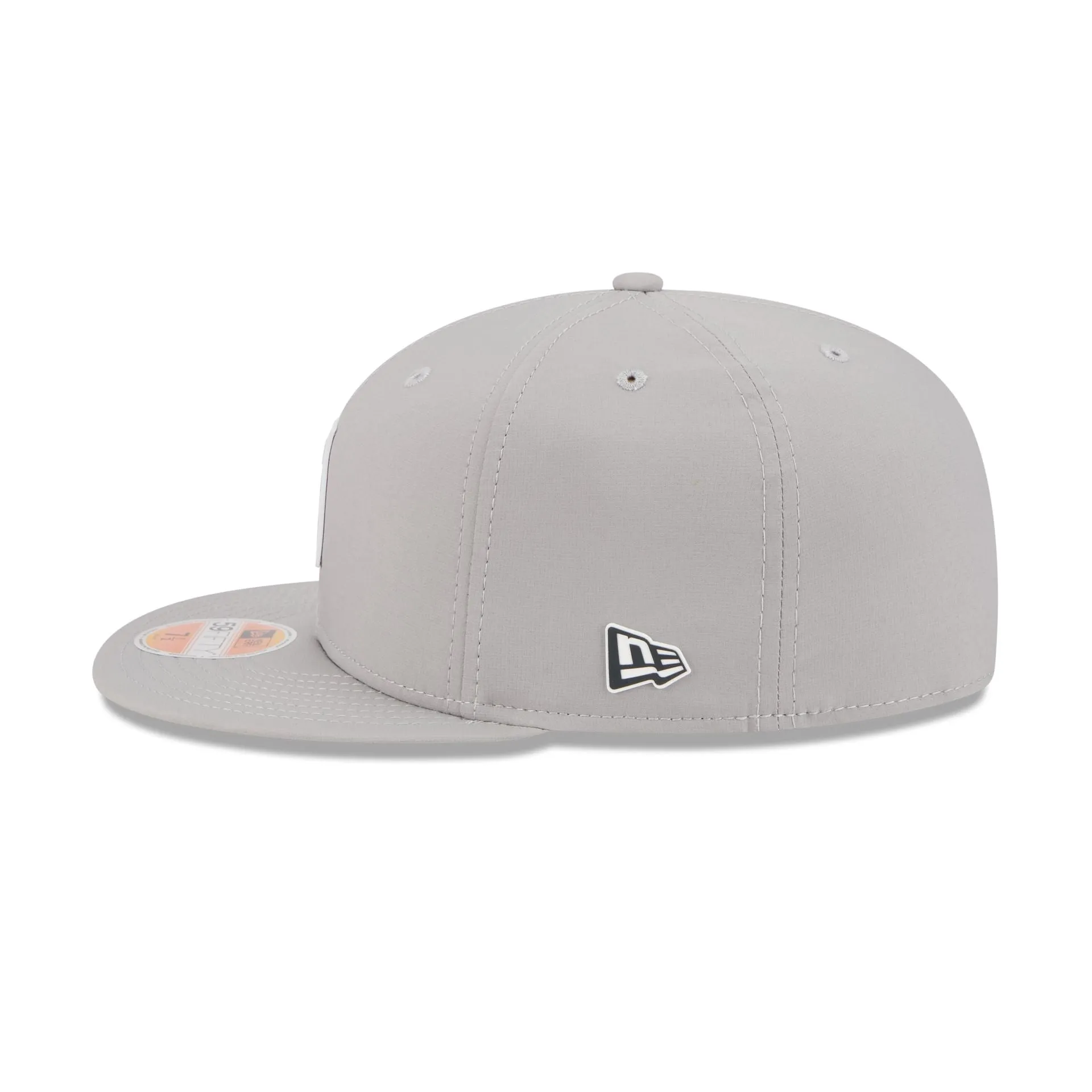 Chicago Bears 2025 Sideline Hot Weather Gray 59FIFTY Fitted Hat sold by New Era product image thumbnail 4