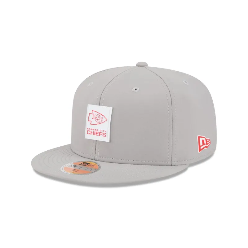 Kansas City Chiefs 2025 Sideline Hot Weather Gray 59FIFTY Fitted Hat sold by New Era