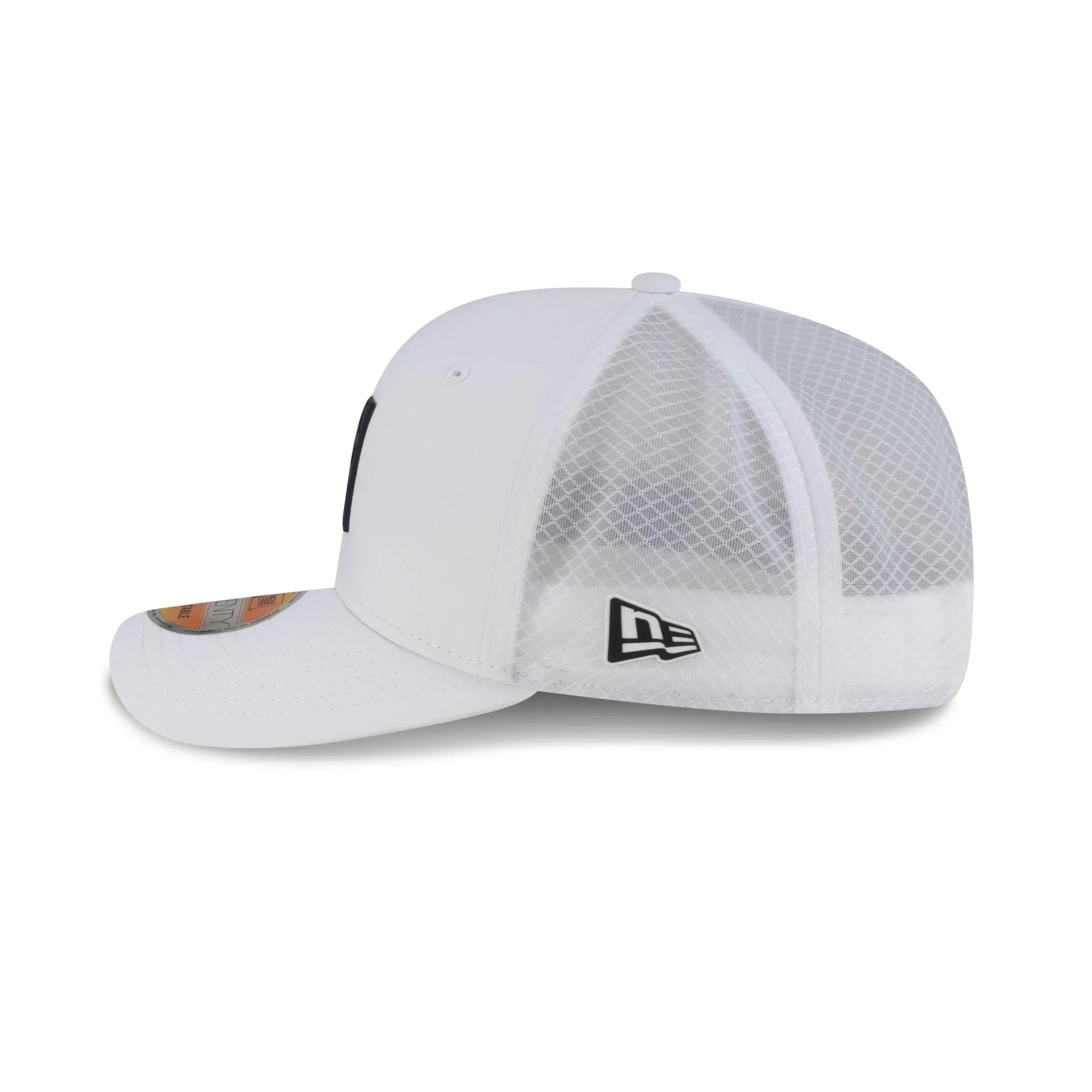 Chicago Bears 2025 Sideline Hot Weather White 9SEVENTY Trucker Hat sold by New Era product image thumbnail 4