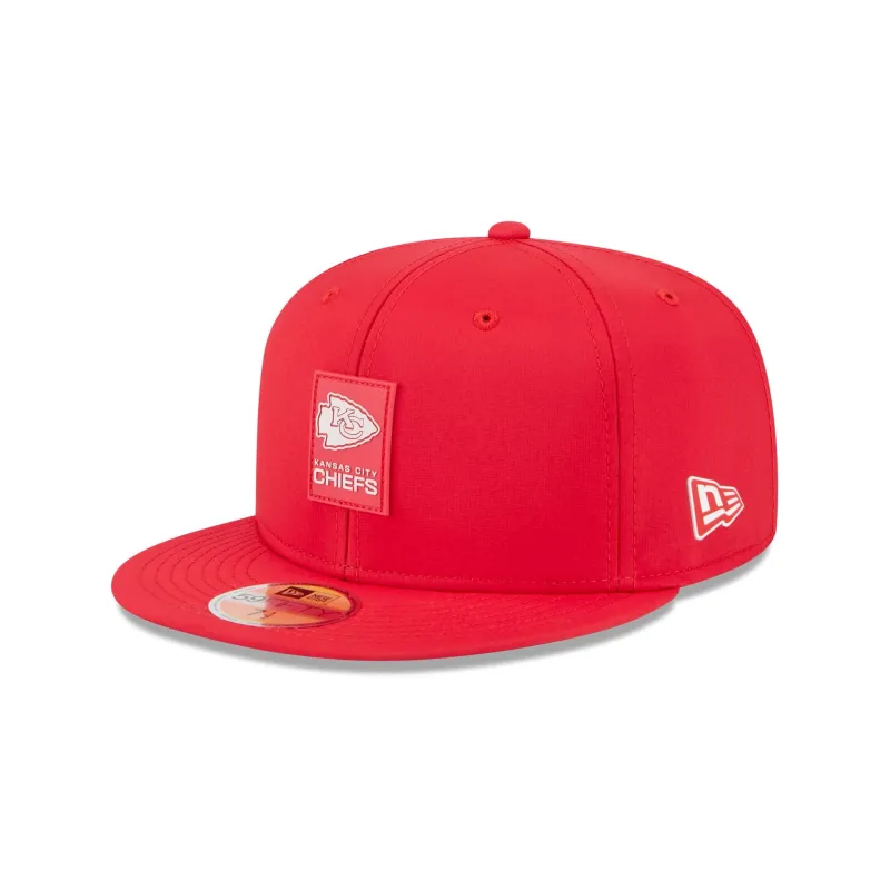 Kansas City Chiefs 2025 Sideline Hot Weather 59FIFTY Fitted Hat sold by New Era