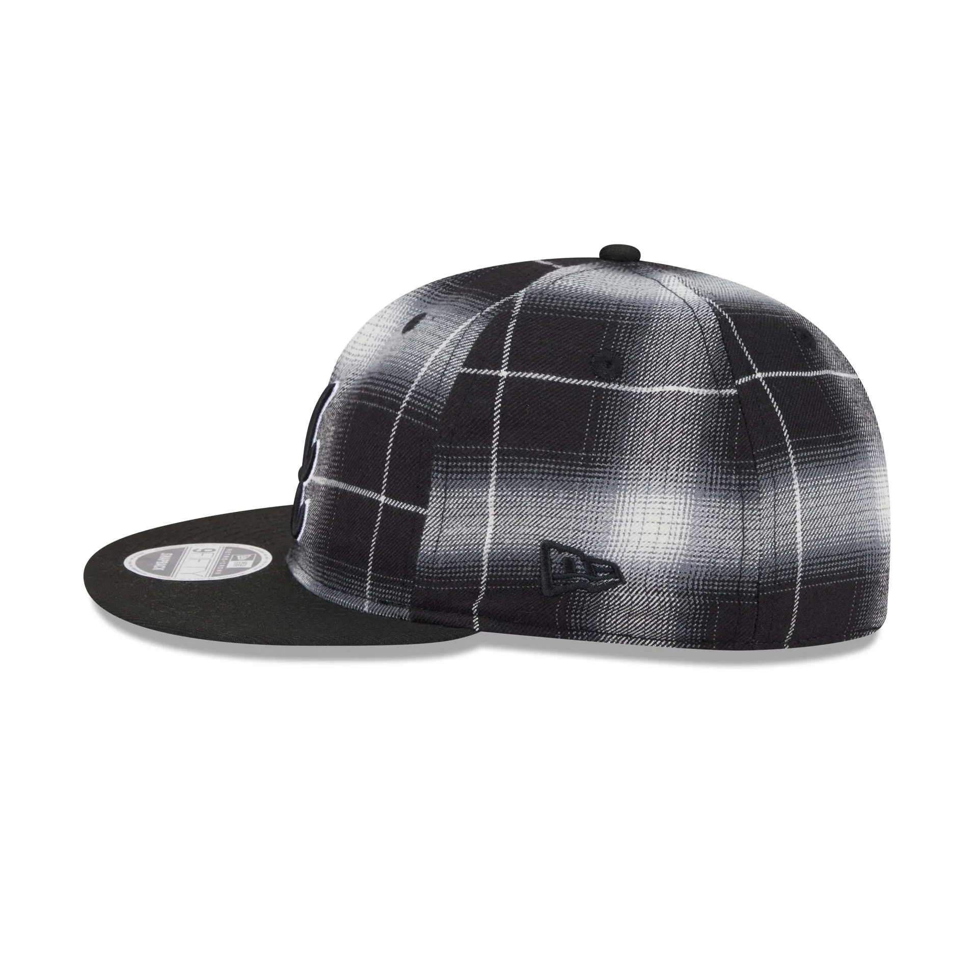 Atlanta Braves Black and White Plaid Retro Crown 9FIFTY Snapback Hat sold by New Era product image thumbnail 4