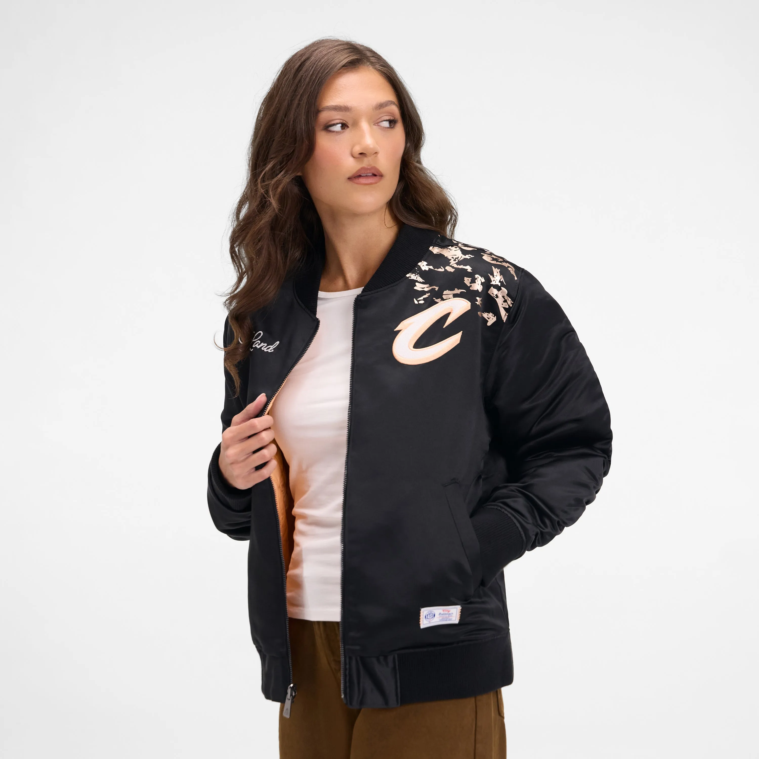 New York Knicks 2025 City Edition Women's Black Jacket sold by New Era product image thumbnail 2