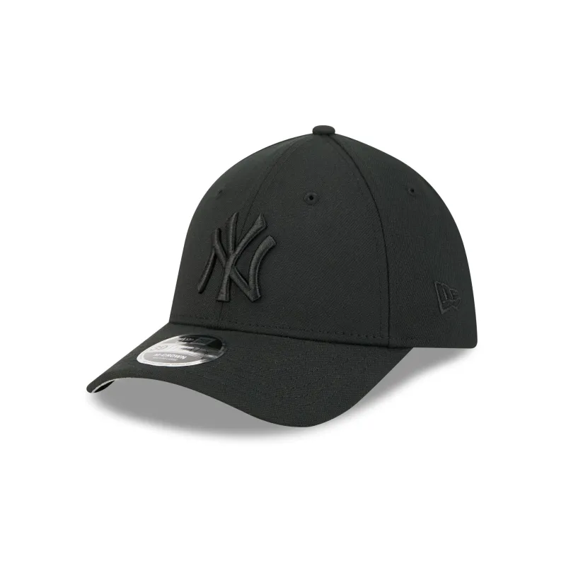 New York Yankees Black and White 39THIRTY M-Crown Stretch Fit Hat sold by New Era