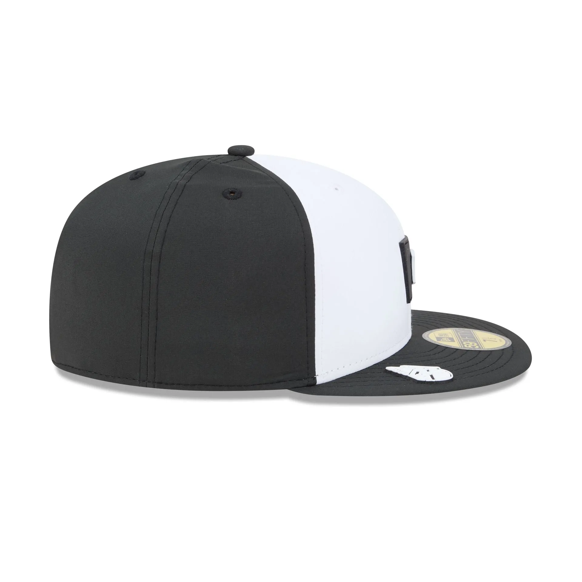Cleveland Guardians 2026 Clubhouse Black & White 59FIFTY Fitted Hat sold by New Era product image thumbnail 4