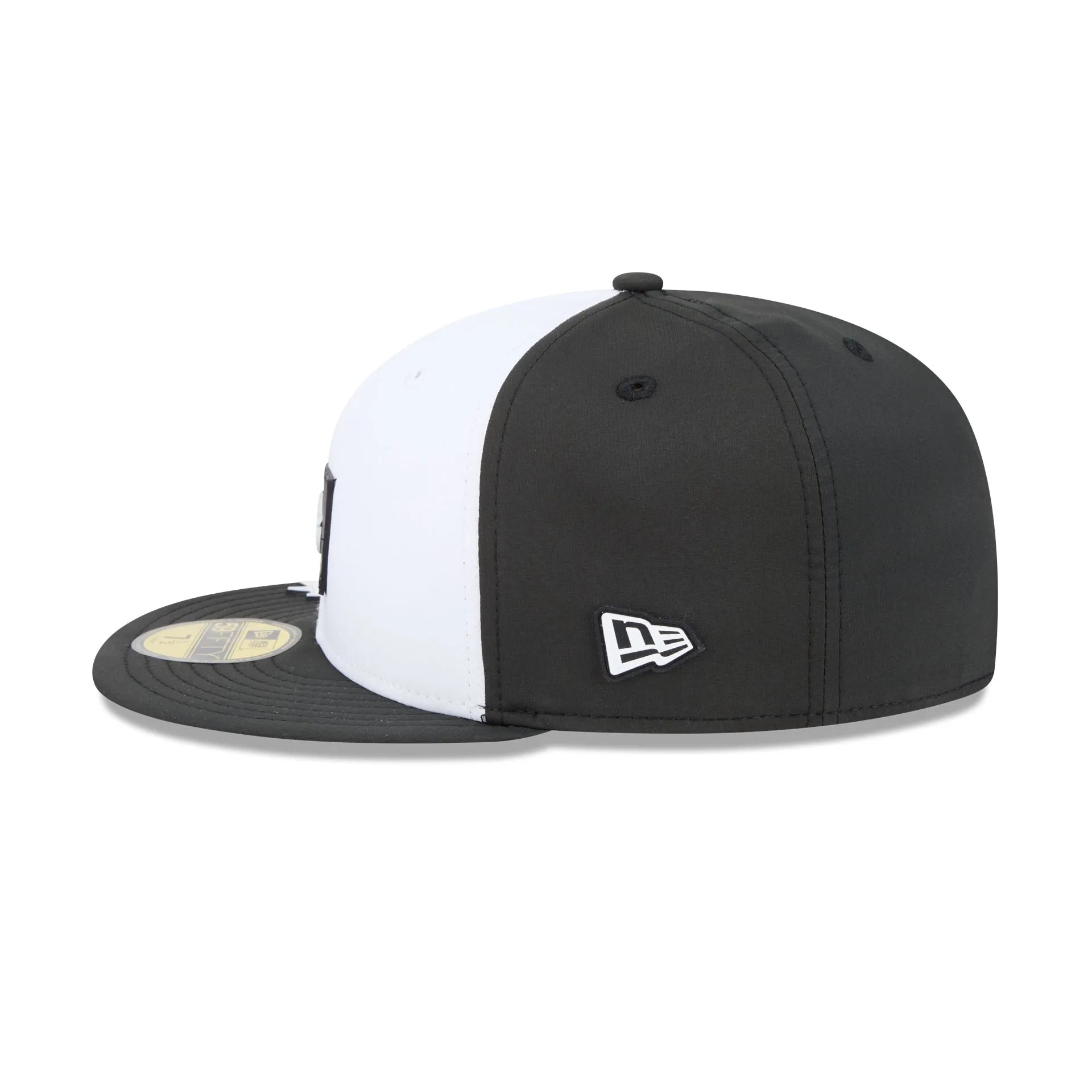 Seattle Mariners 2026 Clubhouse Black & White 59FIFTY Fitted Hat sold by New Era product image thumbnail 5