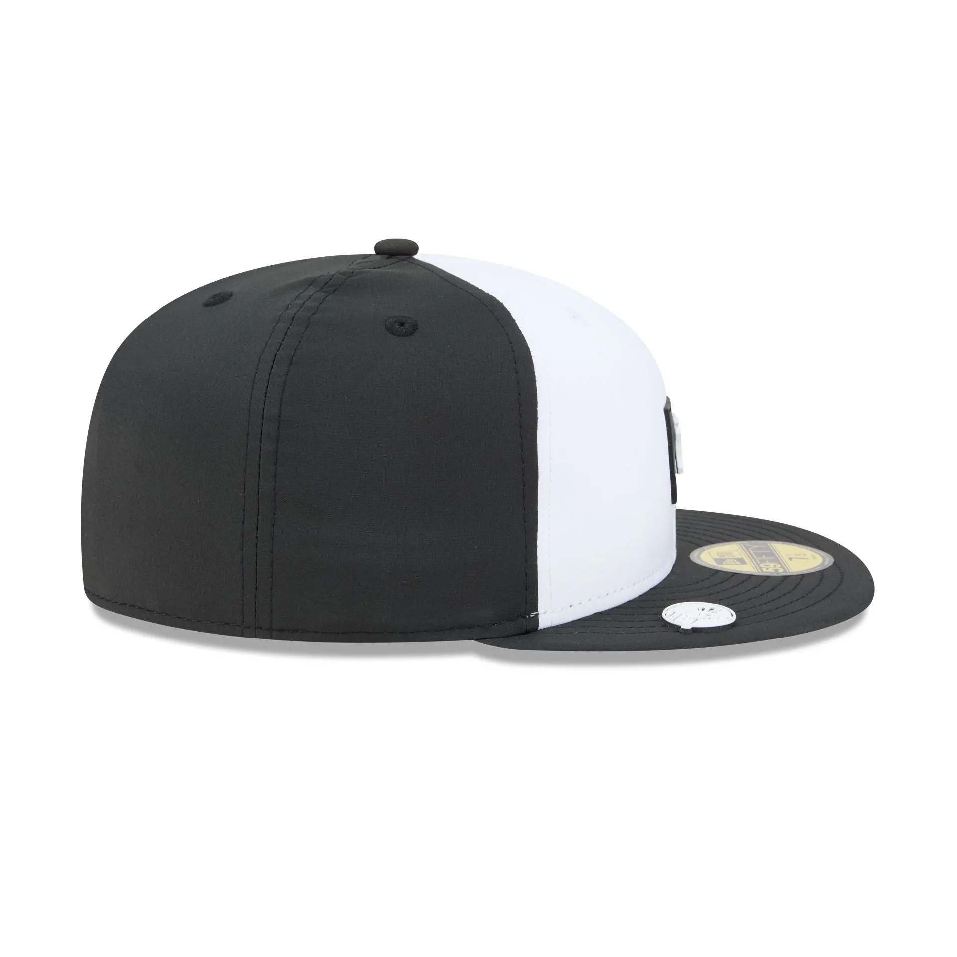 New York Yankees 2026 Clubhouse Black & White 59FIFTY Fitted Hat sold by New Era product image thumbnail 4