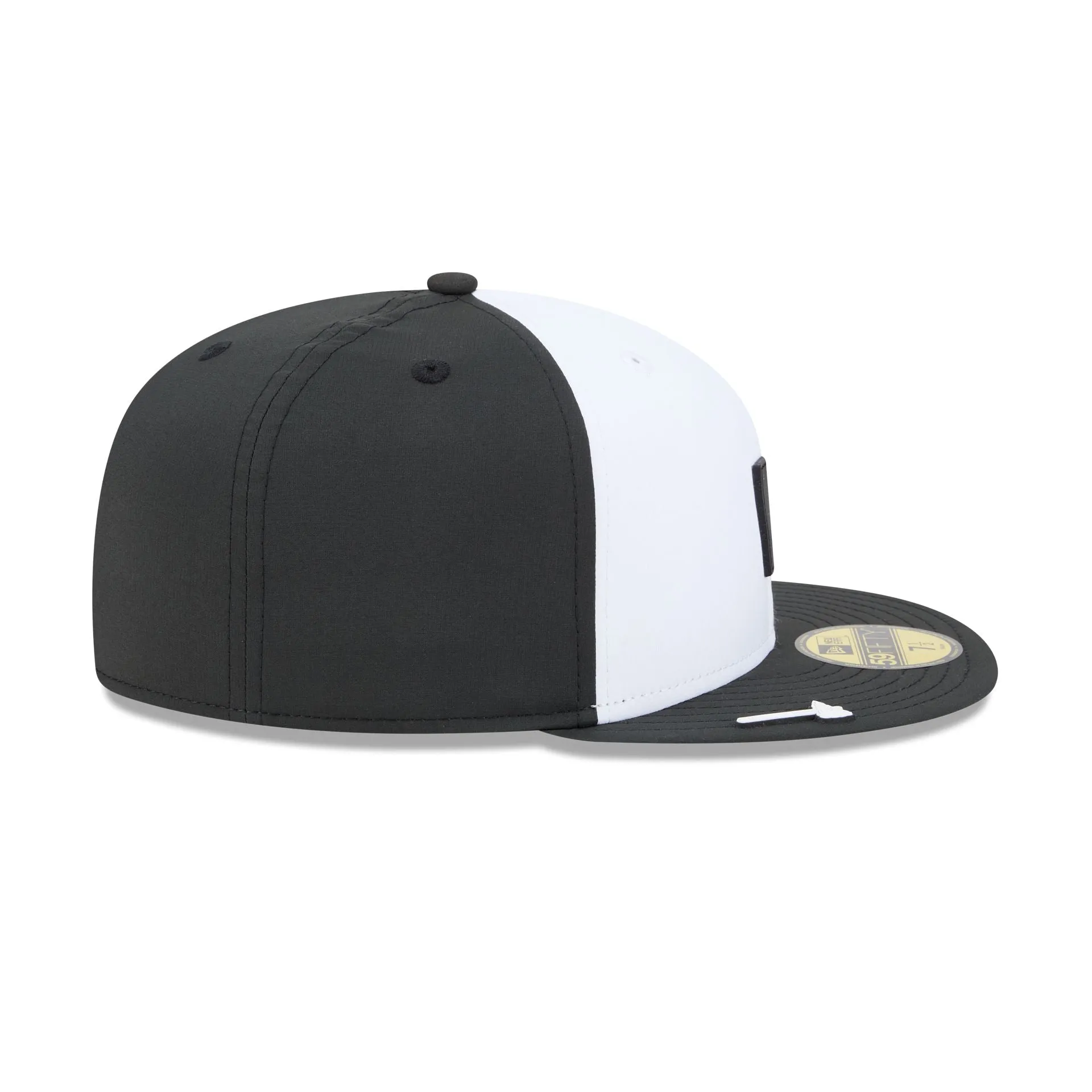 Atlanta Braves 2026 Clubhouse Black & White 59FIFTY Fitted Hat sold by New Era product image thumbnail 4