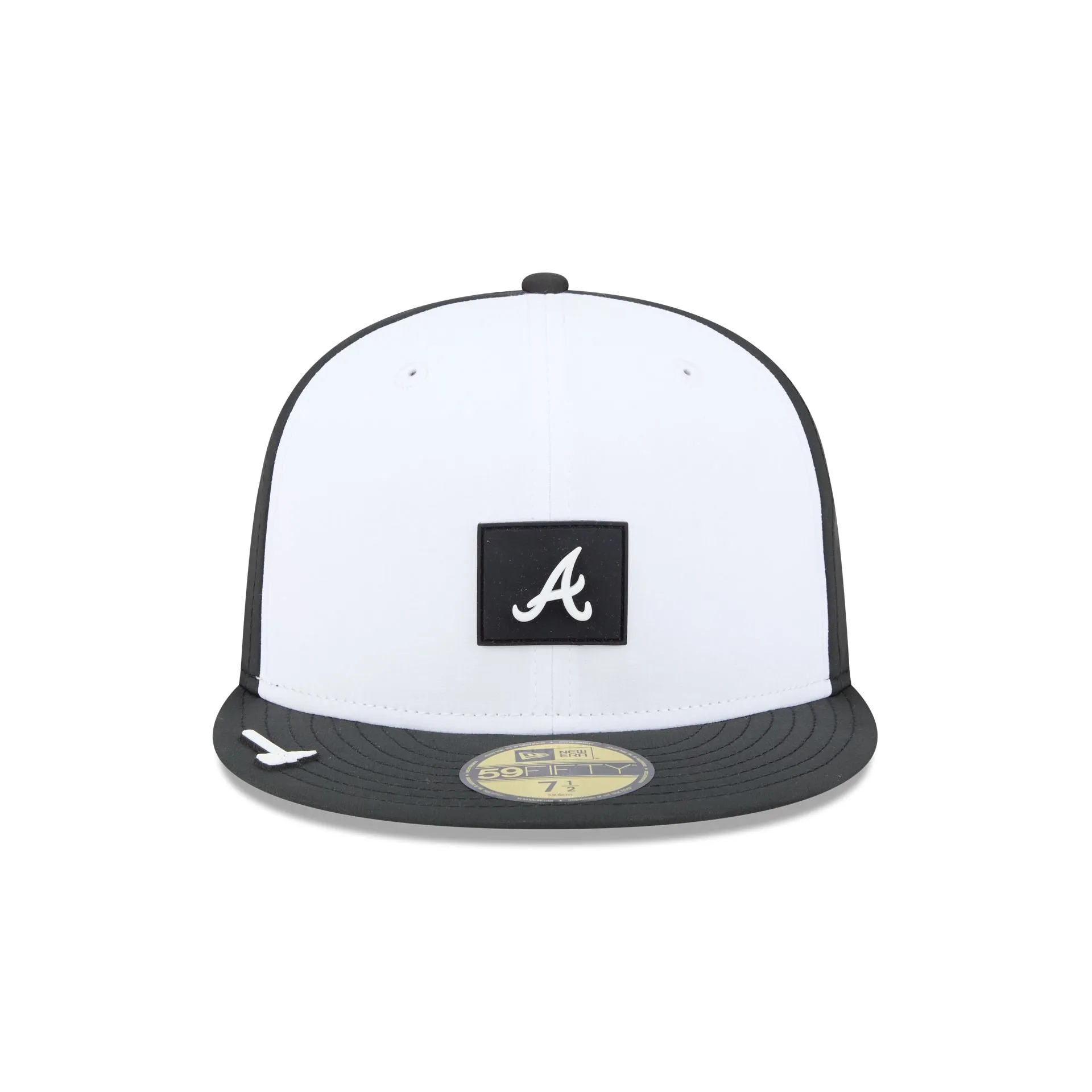 Atlanta Braves 2026 Clubhouse Black & White 59FIFTY Fitted Hat sold by New Era product image thumbnail 2
