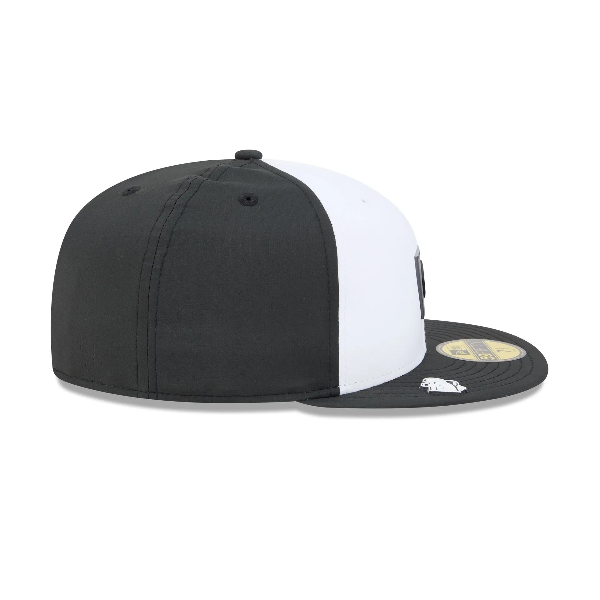 Milwaukee Brewers 2026 Clubhouse Black & White 59FIFTY Fitted Hat sold by New Era product image thumbnail 4