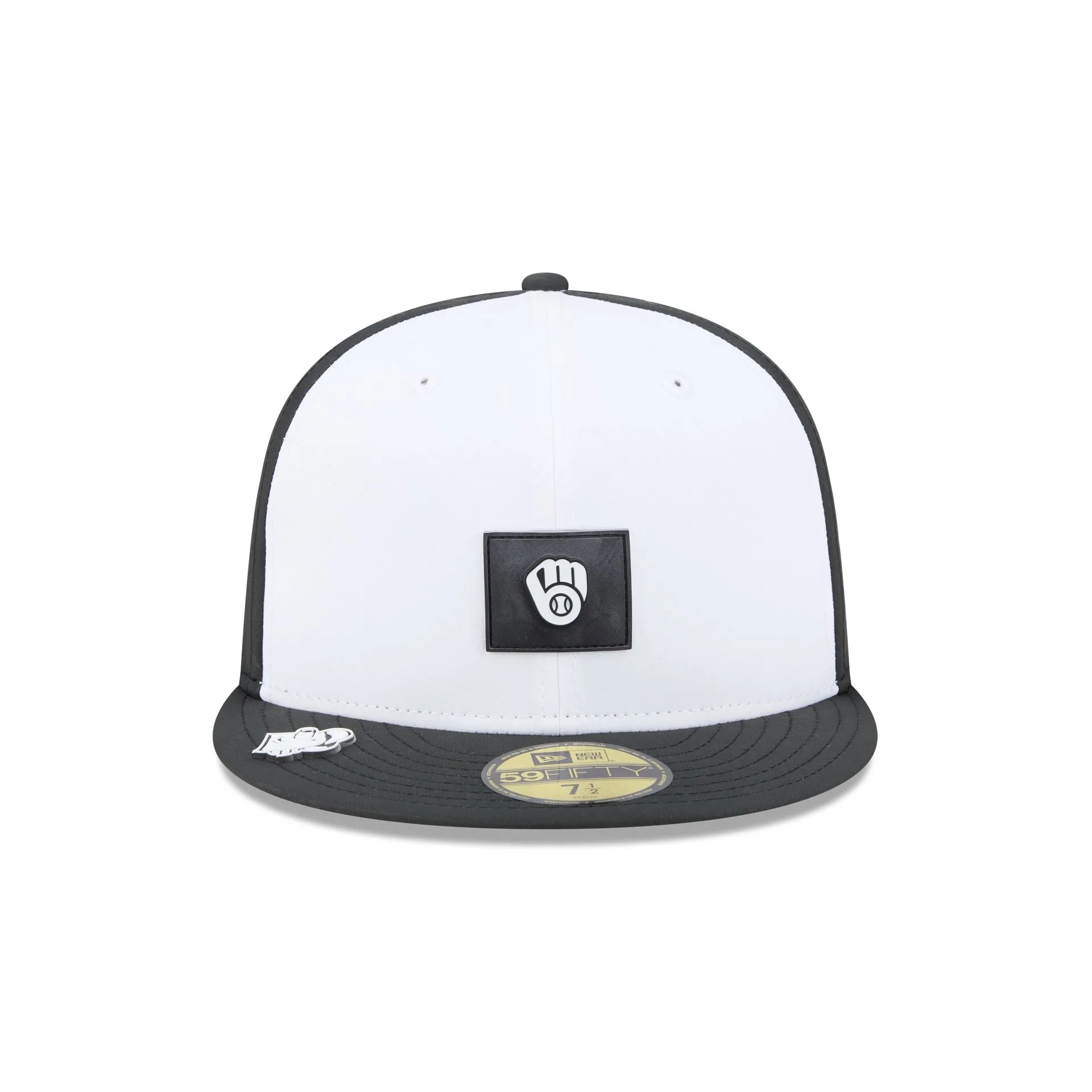 Milwaukee Brewers 2026 Clubhouse Black & White 59FIFTY Fitted Hat sold by New Era product image thumbnail 2