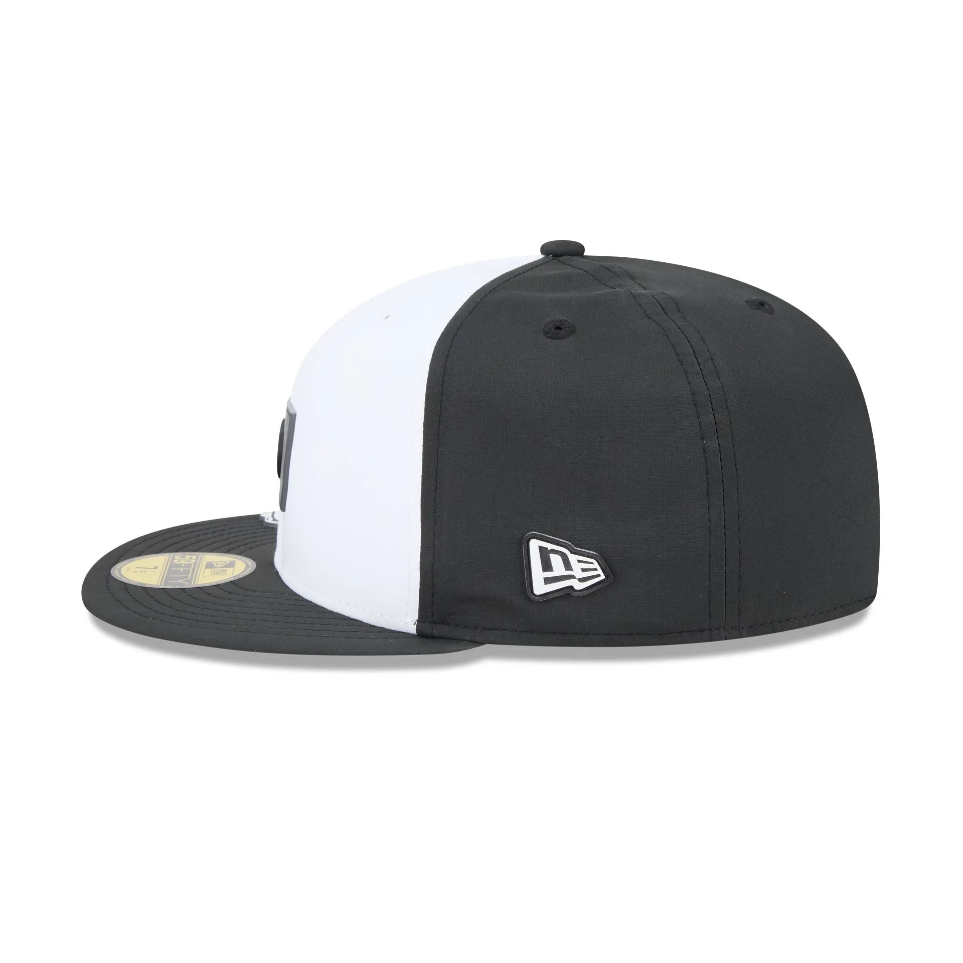 Milwaukee Brewers 2026 Clubhouse Black & White 59FIFTY Fitted Hat sold by New Era product image thumbnail 5