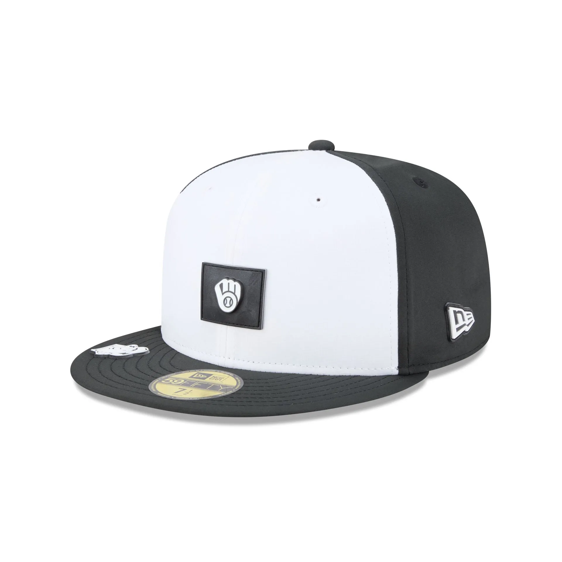 Milwaukee Brewers 2026 Clubhouse Black & White 59FIFTY Fitted Hat sold by New Era product image thumbnail 3