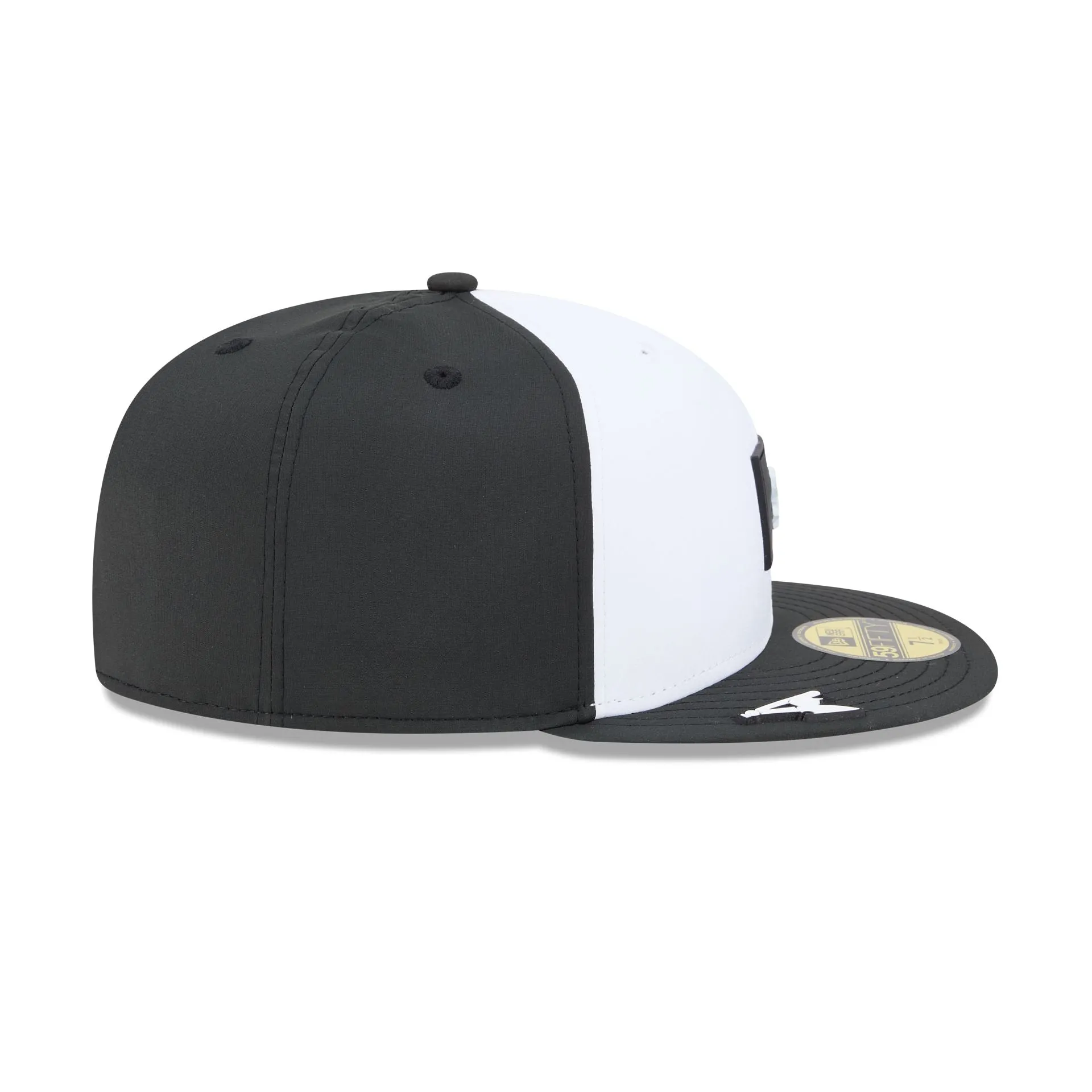 Chicago White Sox 2026 Clubhouse Black & White 59FIFTY Fitted Hat sold by New Era product image thumbnail 4