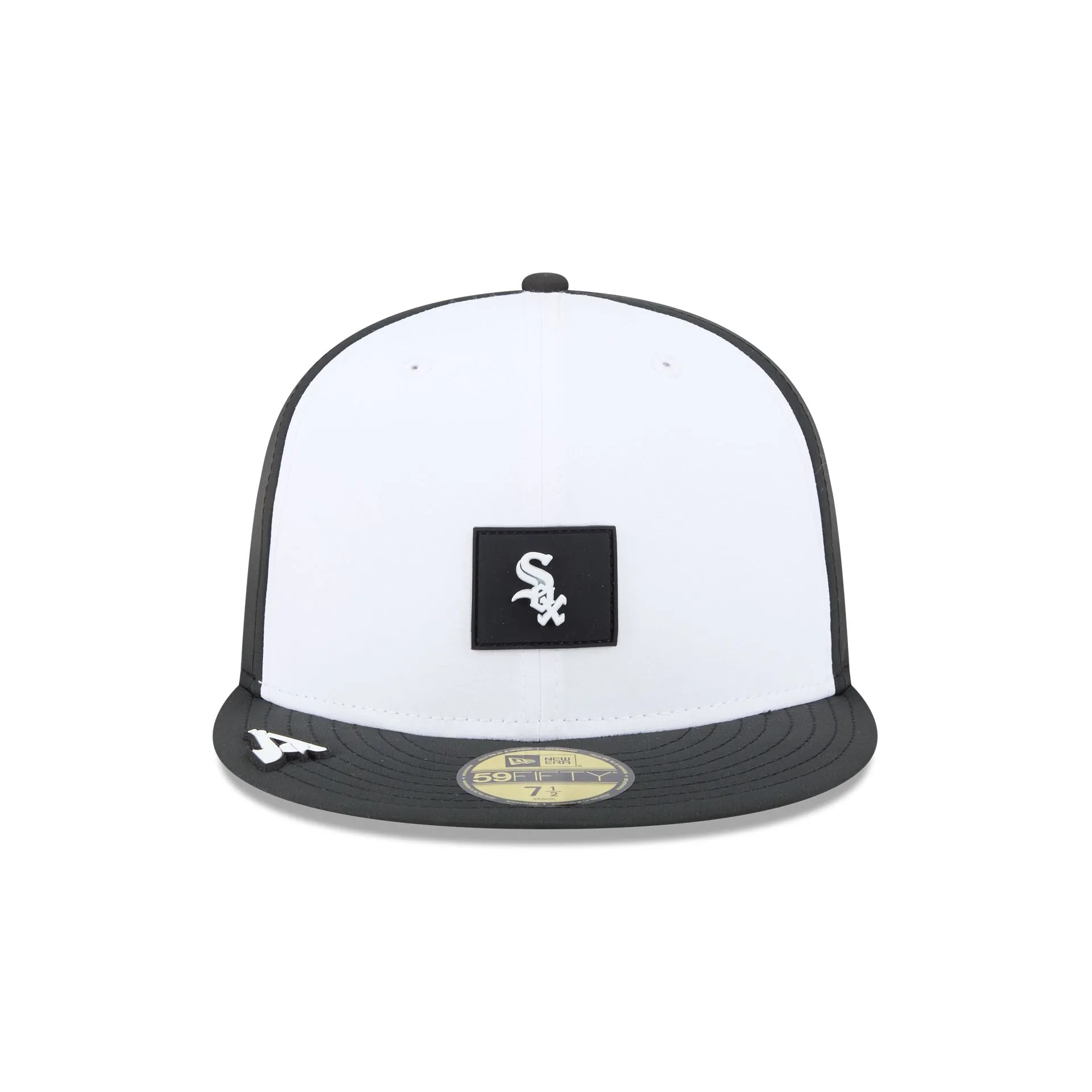 Chicago White Sox 2026 Clubhouse Black & White 59FIFTY Fitted Hat sold by New Era product image thumbnail 2