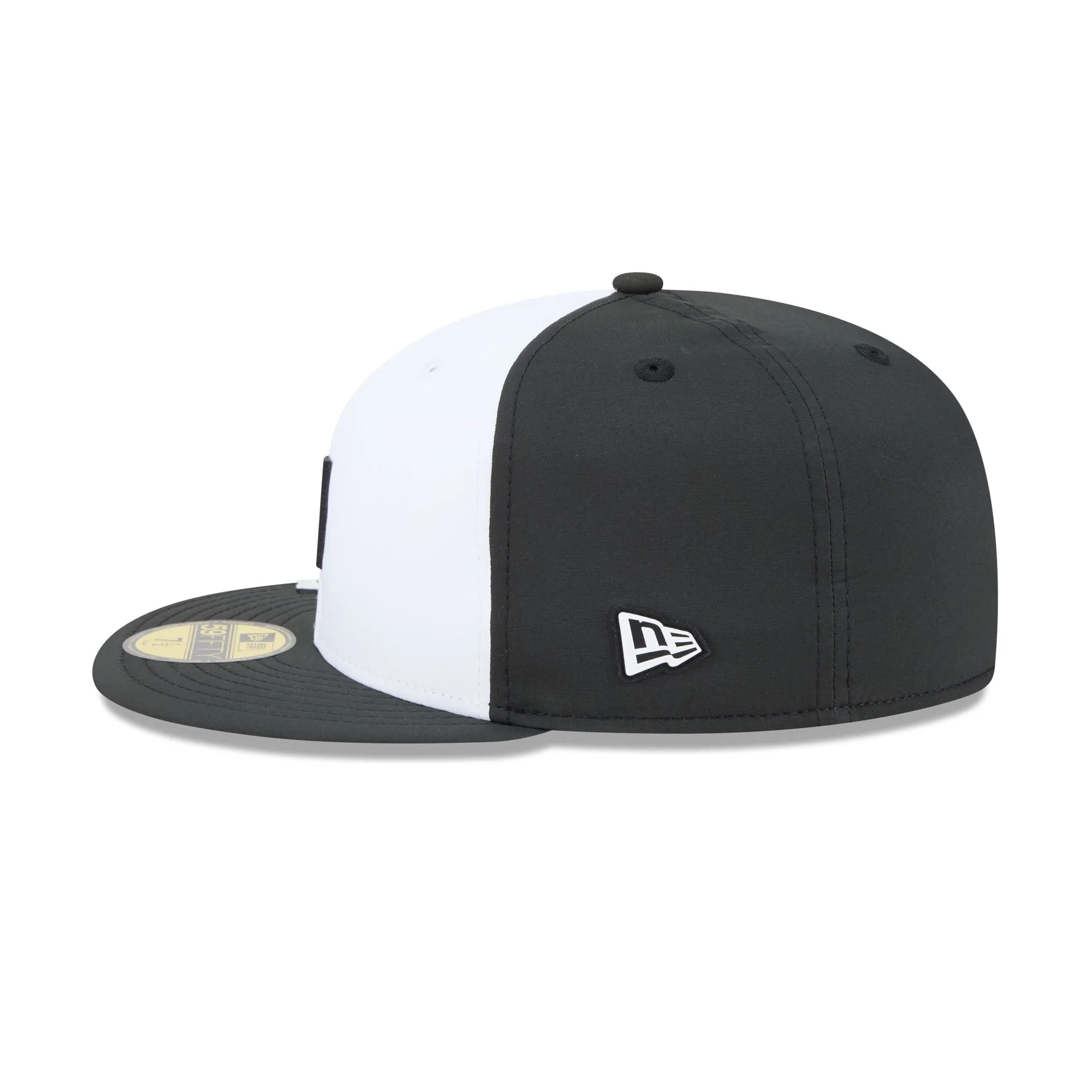 Chicago Cubs 2026 Clubhouse Black & White 59FIFTY Fitted Hat sold by New Era product image thumbnail 5