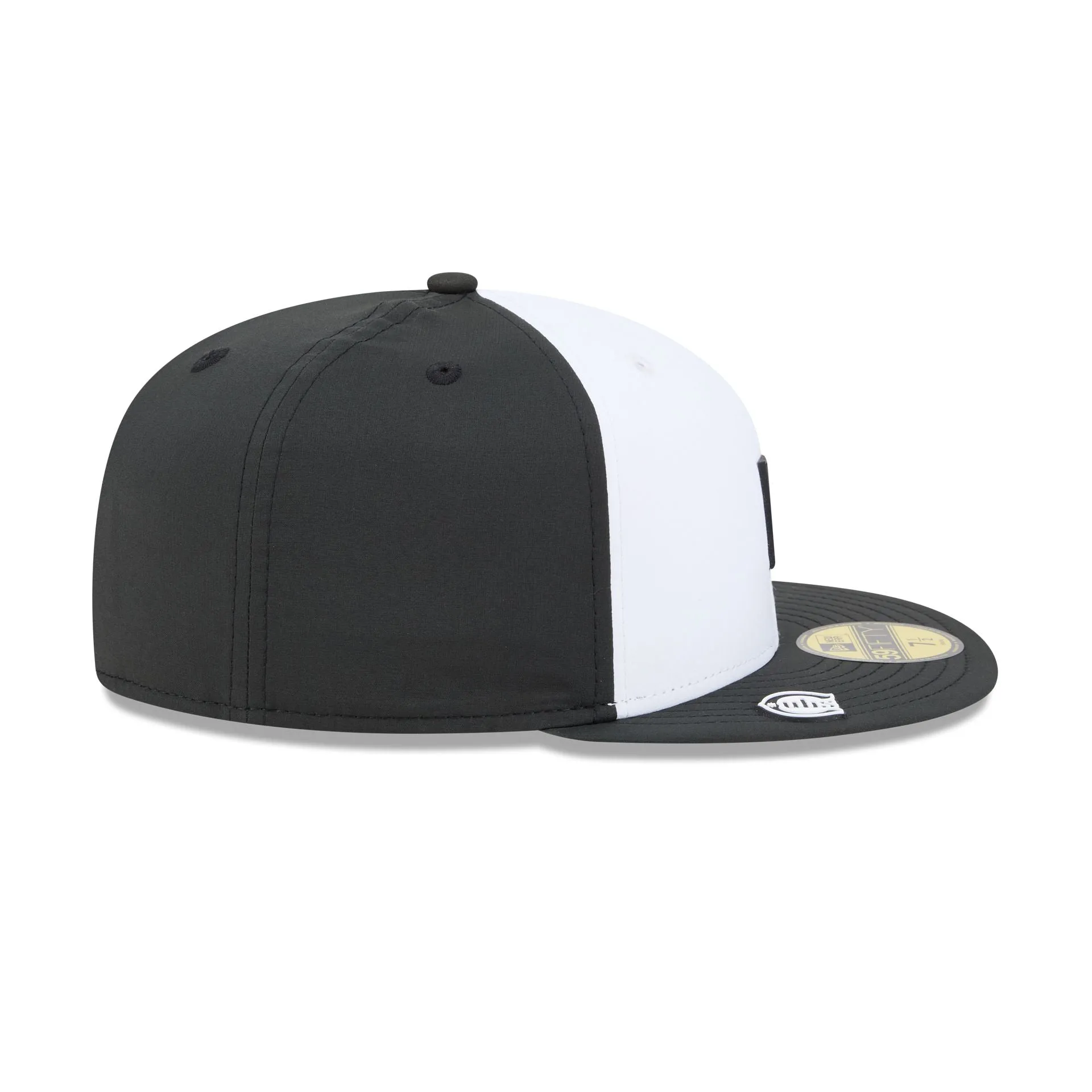 Chicago Cubs 2026 Clubhouse Black & White 59FIFTY Fitted Hat sold by New Era product image thumbnail 4