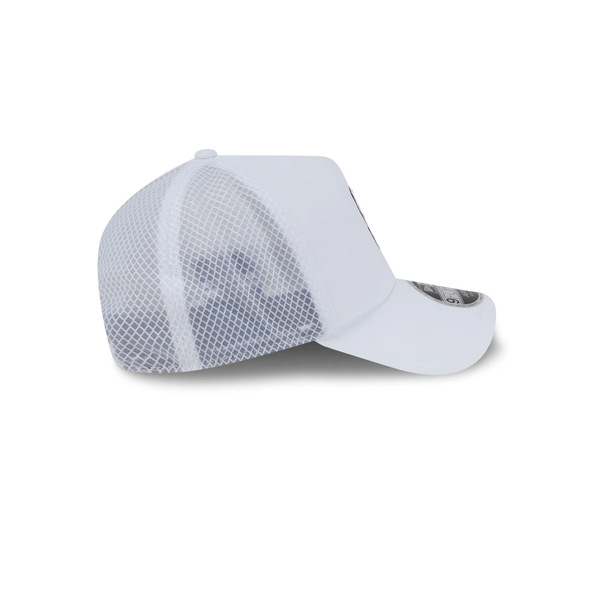 San Diego Padres 2026 Batting Practice White 9FORTY APEX Trucker Hat sold by New Era product image thumbnail 5