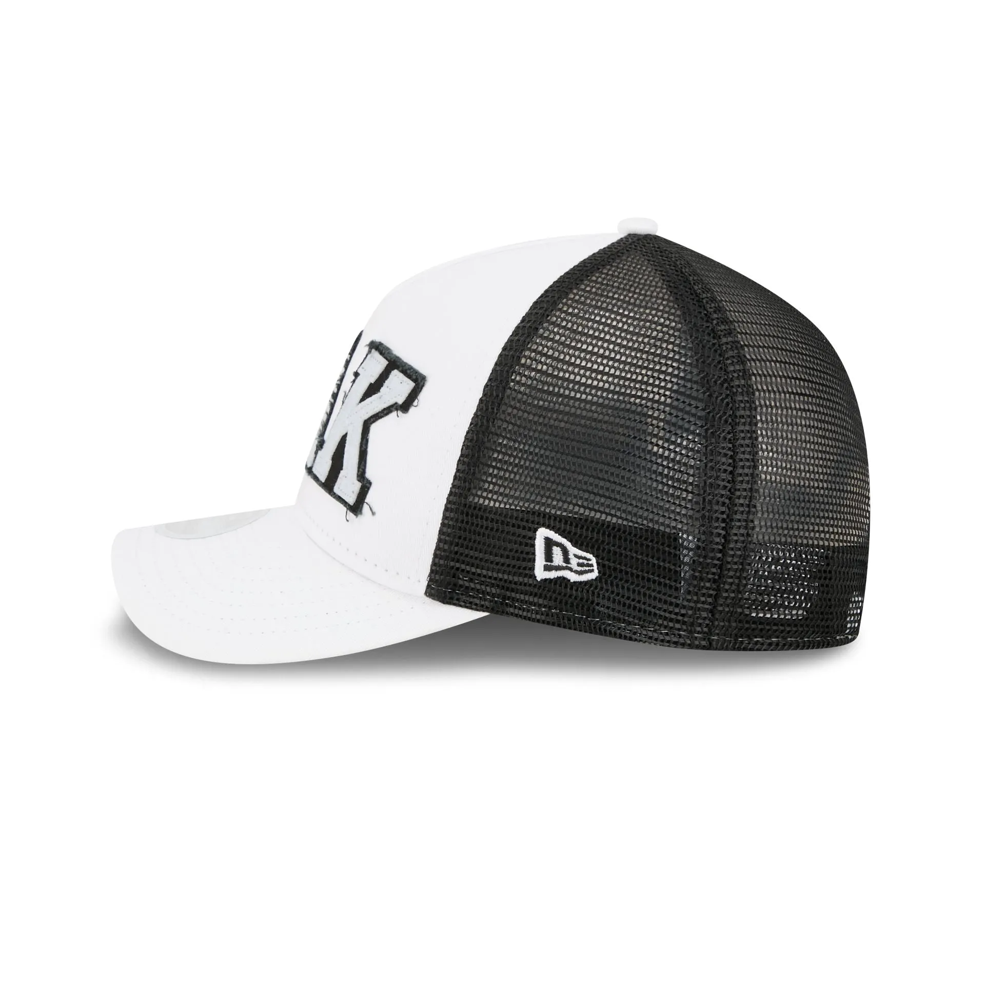 Los Angeles Kings Optic White Felt Logo Women's 9FORTY M-Crown A-Frame Trucker Hat sold by New Era product image thumbnail 5