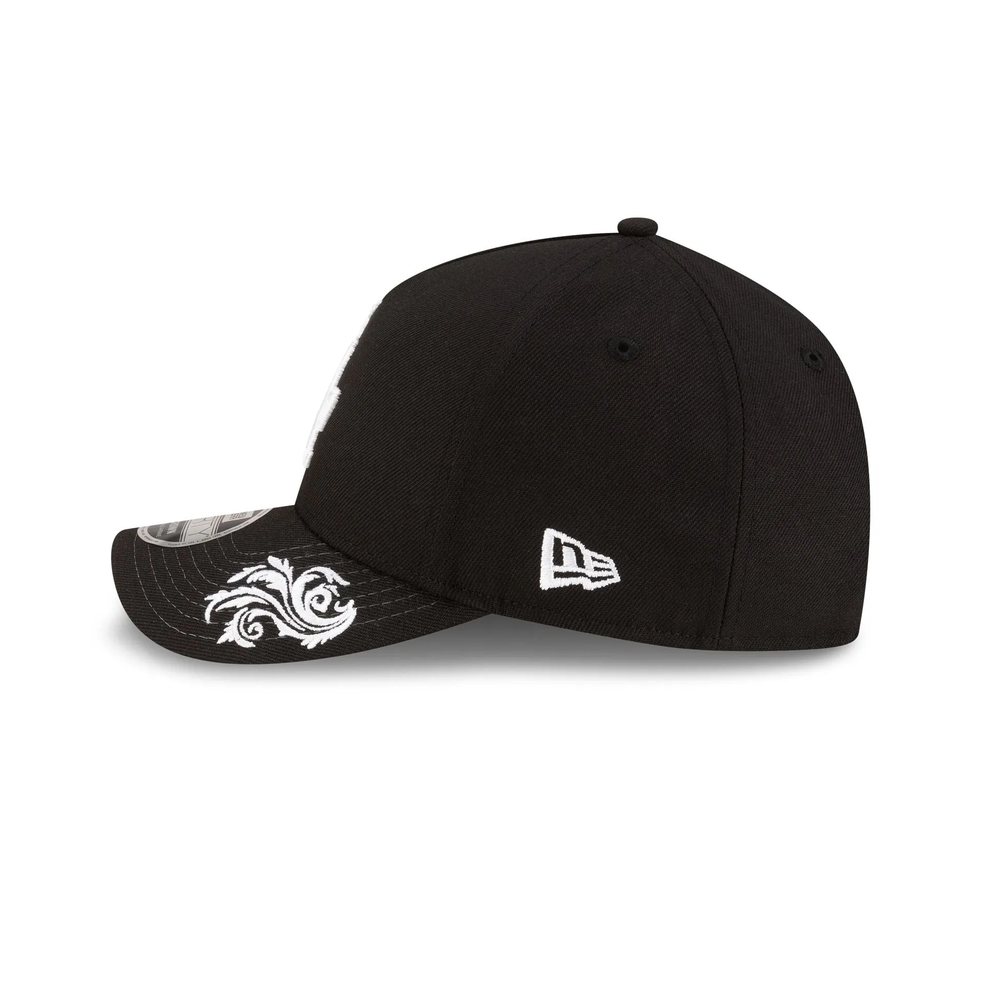 Los Angeles Dodgers Script Black and White 9FORTY M-Crown A-Frame Snapback Hat sold by New Era product image thumbnail 5