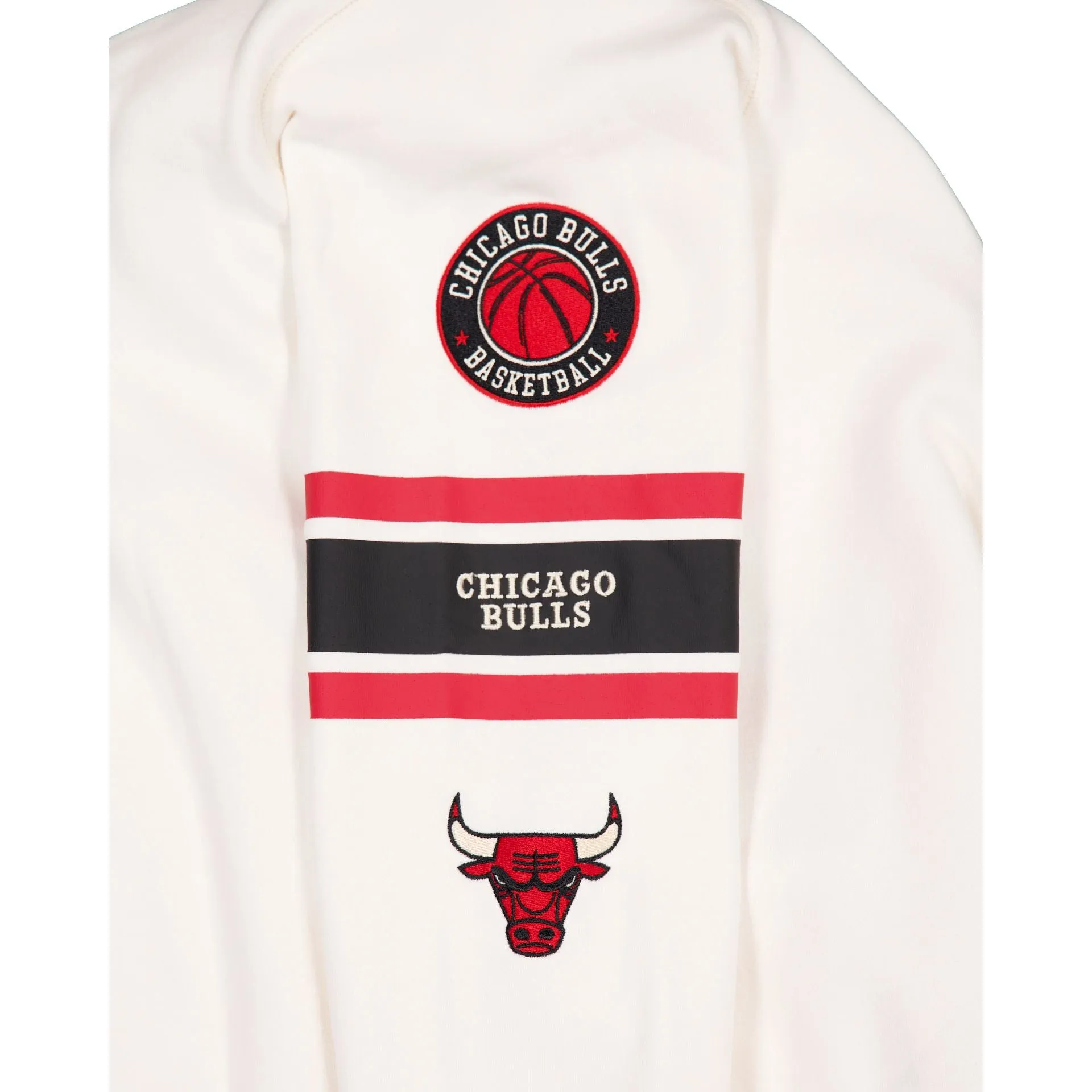 Chicago Bulls Women's Chrome White Varsity Crewneck sold by New Era product image thumbnail 4