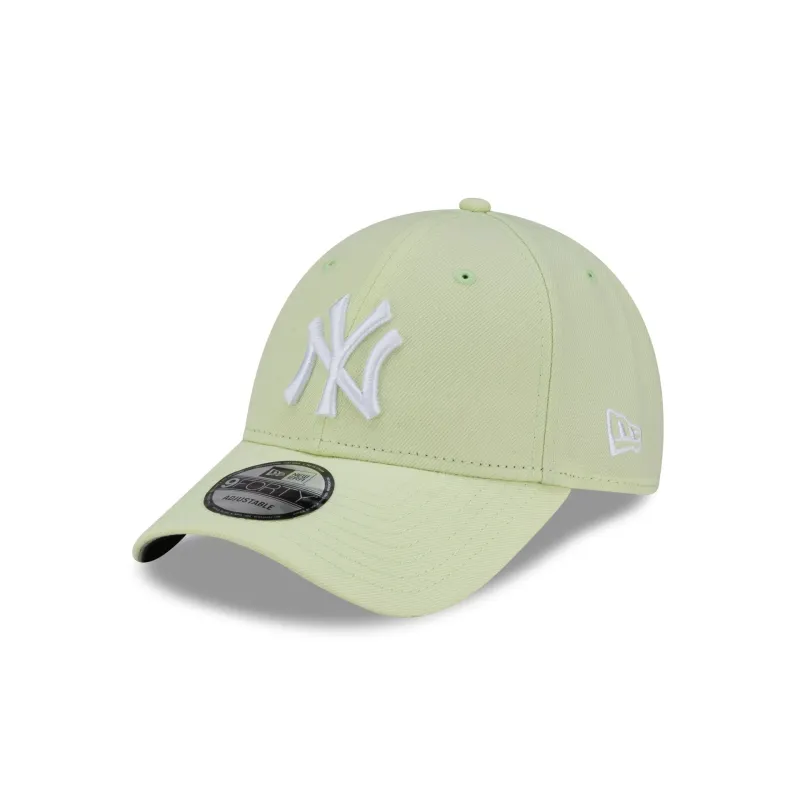 New York Yankees Spring Pastel Green 9FORTY Snapback Hat made by New Era
