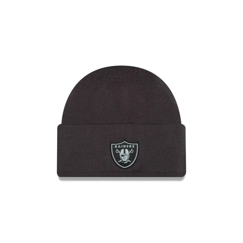 Las Vegas Raiders 2026 Sideline Cold Weather Skully Hat made by New Era