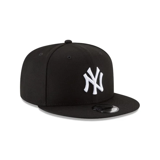 New York Yankees Basic Black and White 9FIFTY Snapback Hat sold by New Era product image thumbnail 3