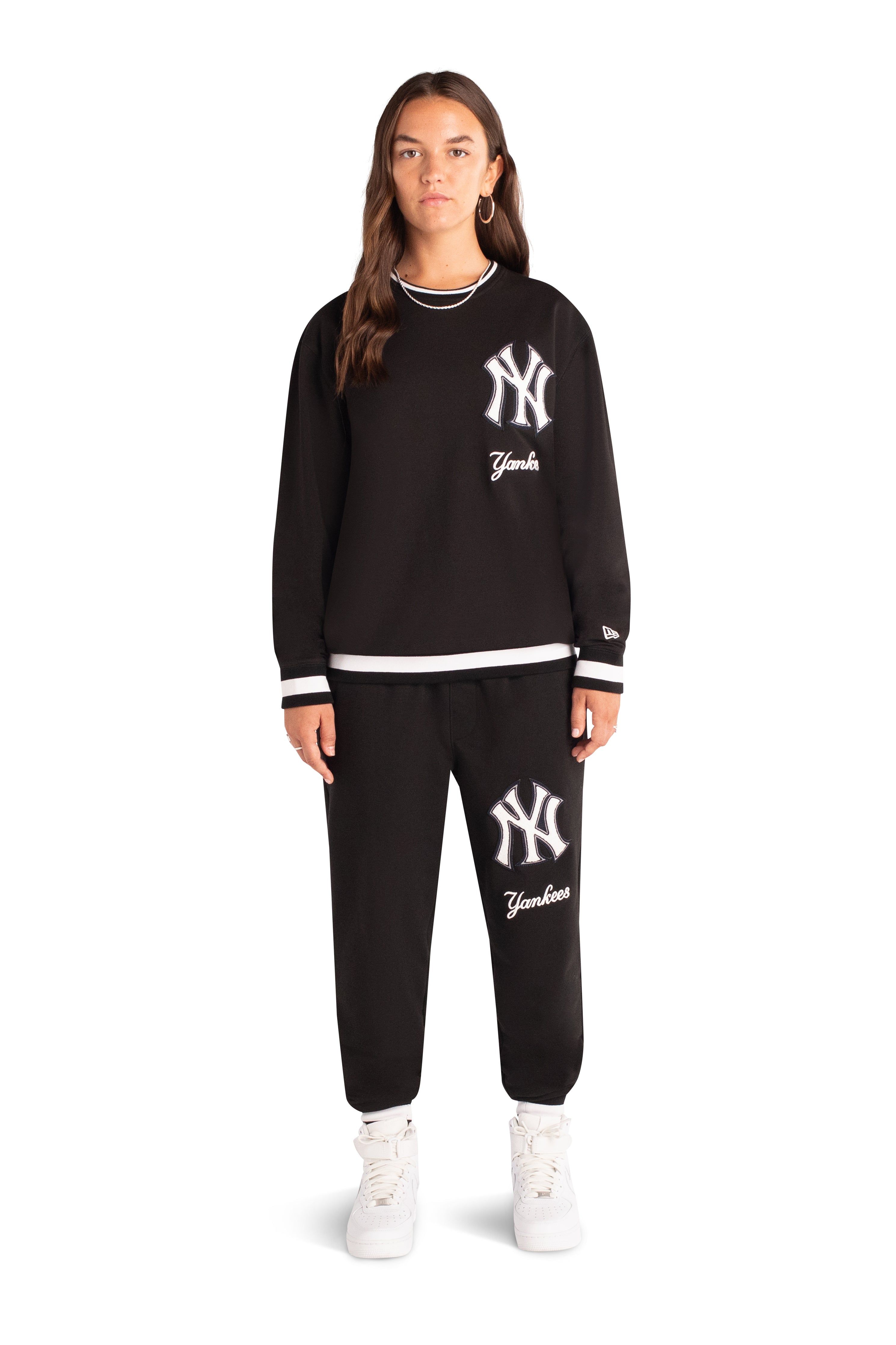 Chicago Cubs Logo Select Black Crewneck sold by New Era product image thumbnail 5