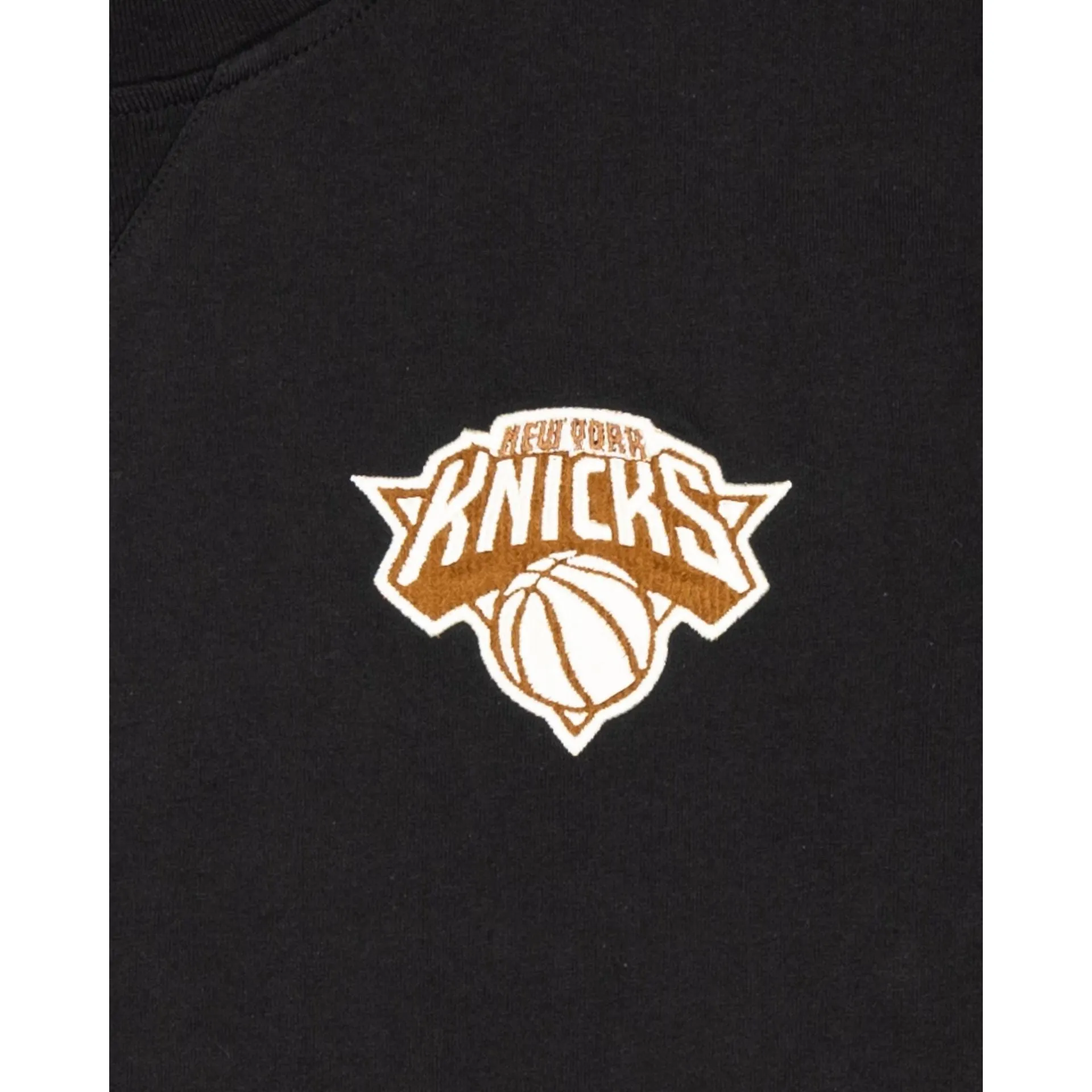 New York Knicks Cord Black T-Shirt sold by New Era product image thumbnail 4
