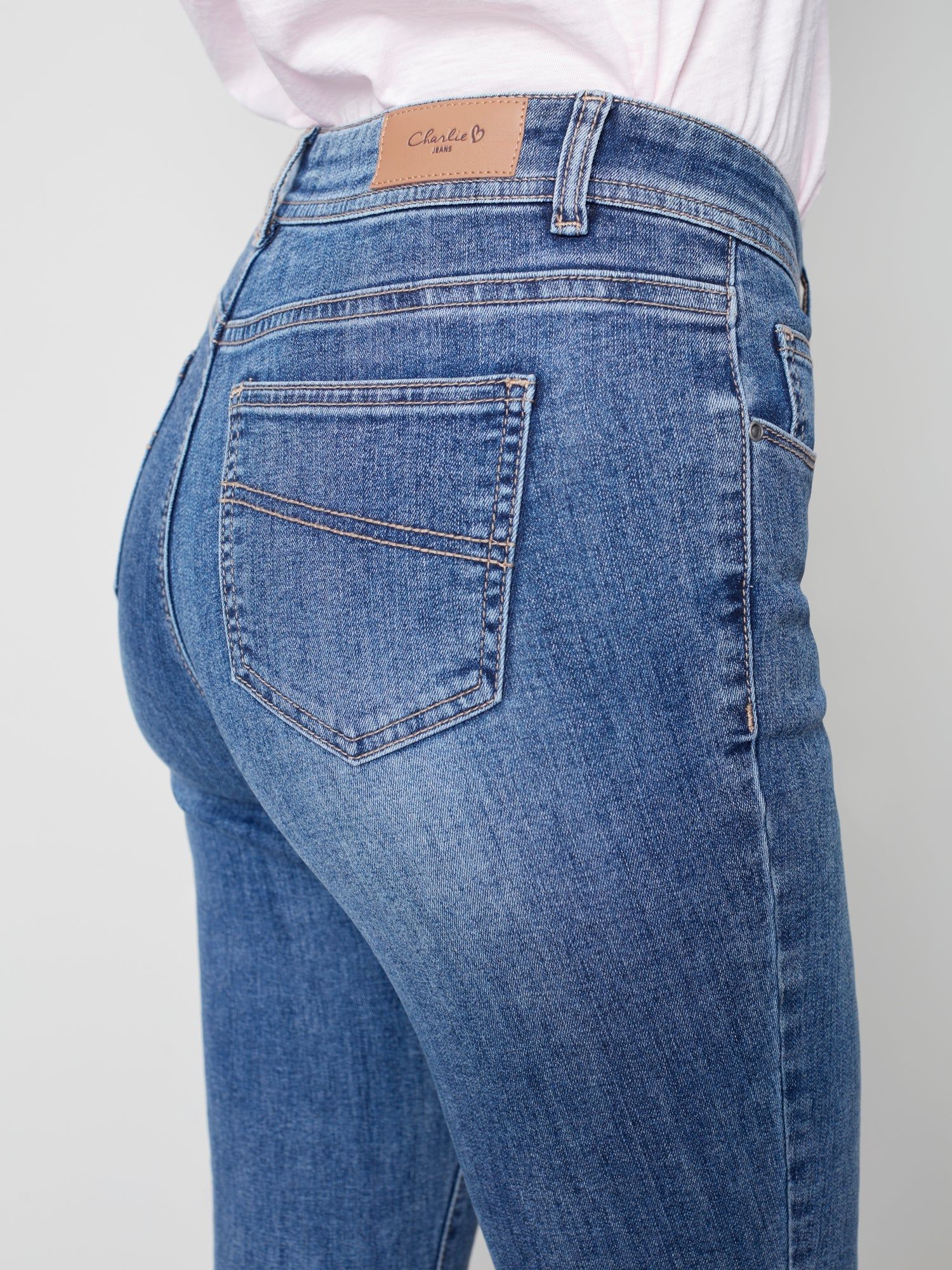 FRAYED HEM ANKLE LEG JEAN sold by Nica product image thumbnail 5