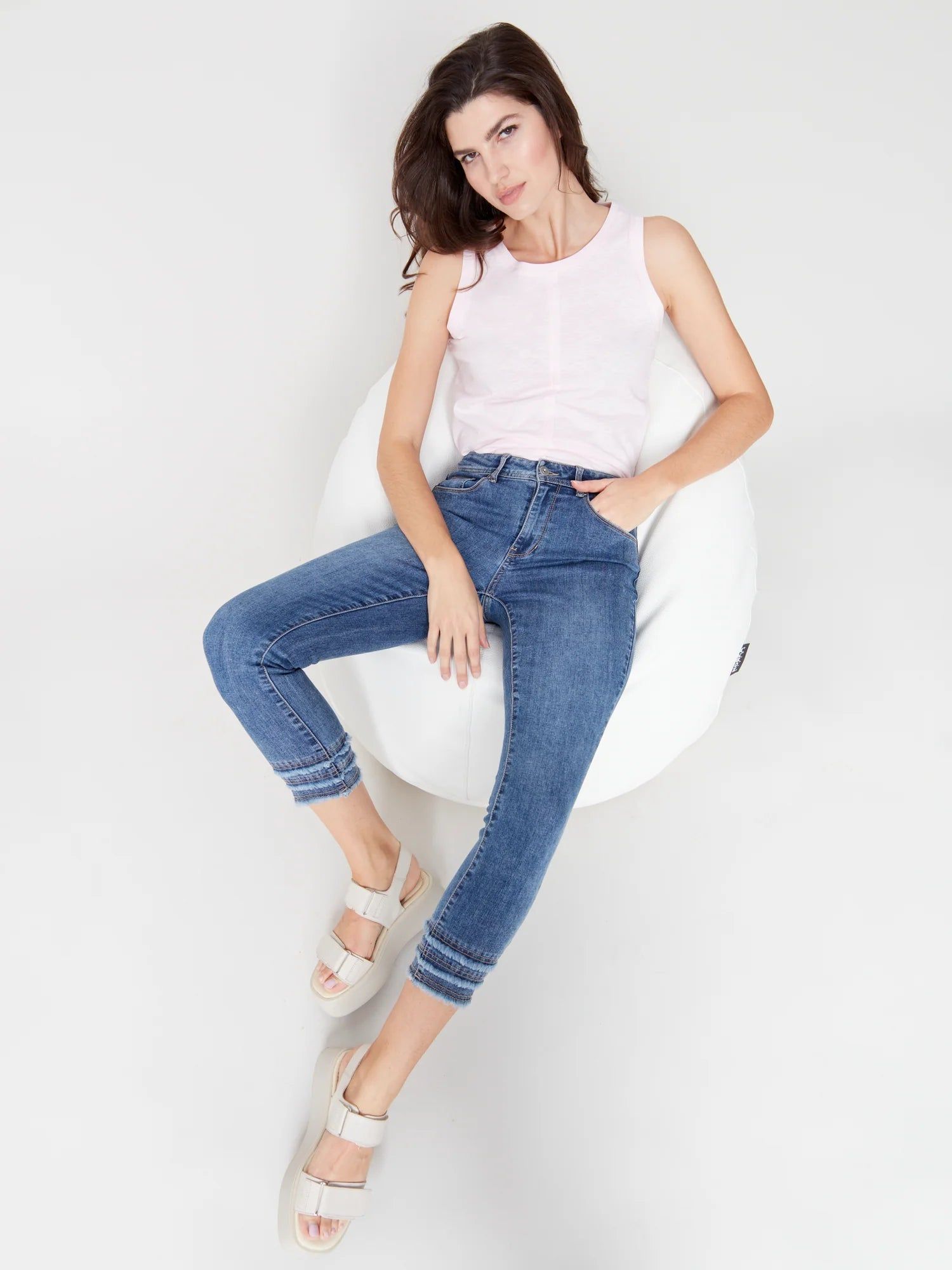 FRAYED HEM ANKLE LEG JEAN sold by Nica product image thumbnail 2