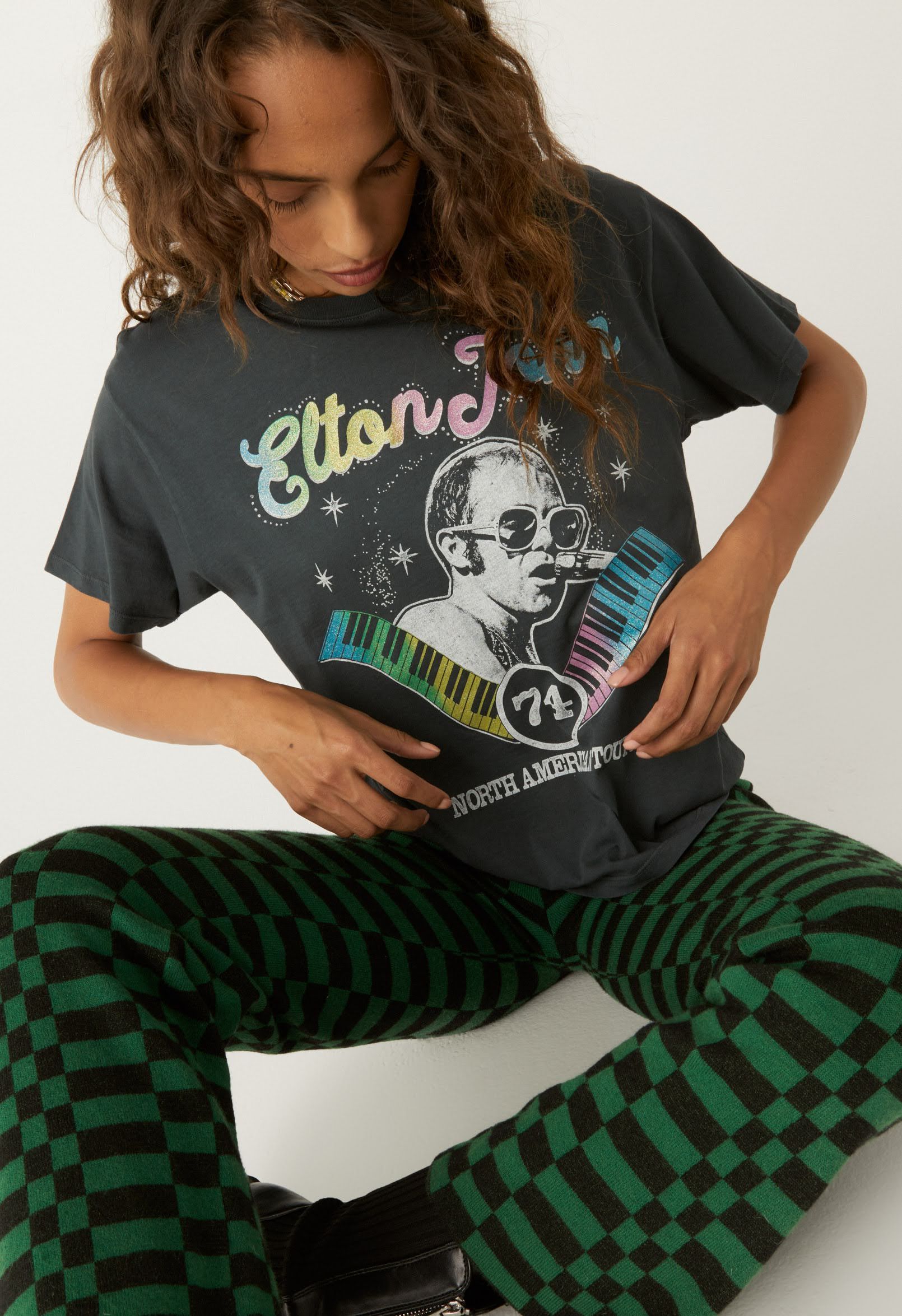 ELTON JOHN NORTH AMERICA TOUR '74 BOYFRIEND TEE sold by Nica