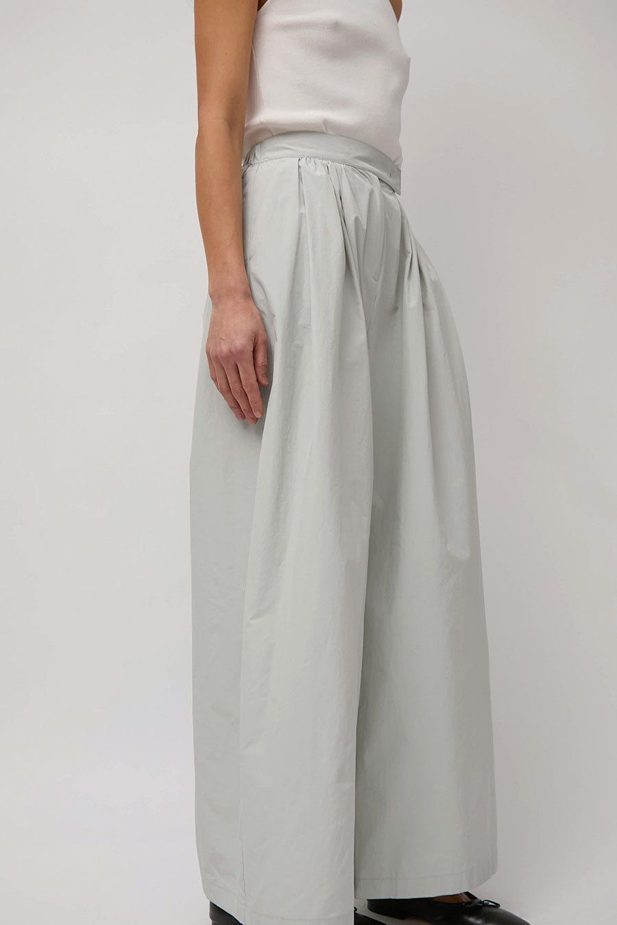 Amomento Shirring Banding Pants in Light Grey | Parallel