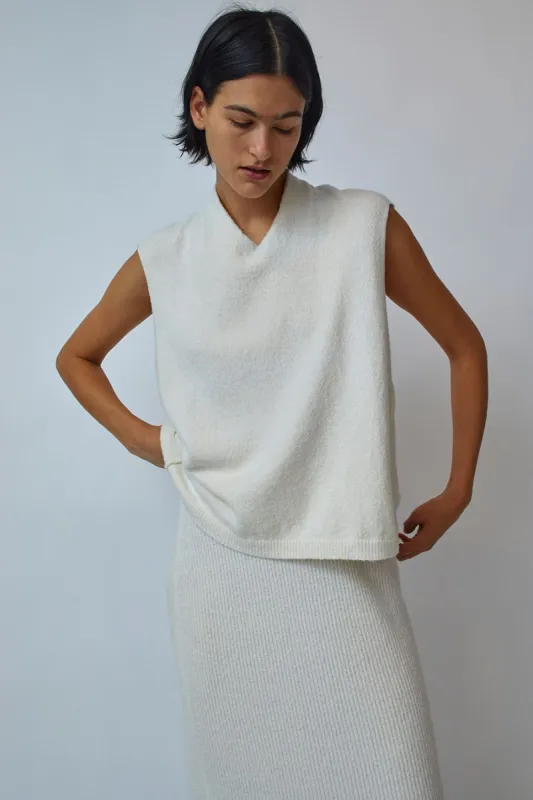 Boboutic Abbraccio V Neck Vest in Milk made by No. 6