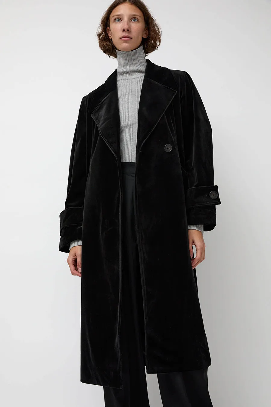 épingler Trigonal Fall Coat in Black Velvet sold by No. 6