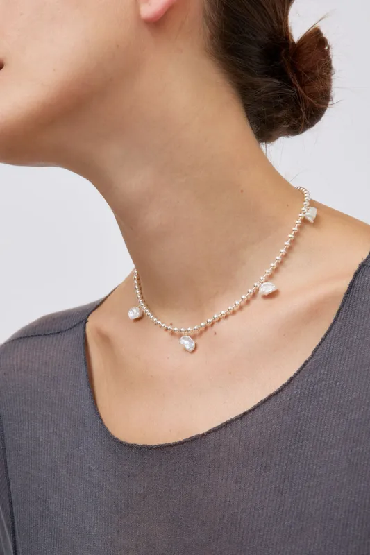 Mussels and Muscles Keshi Pearl Necklace No.6 in Silver and Pearl made by No. 6