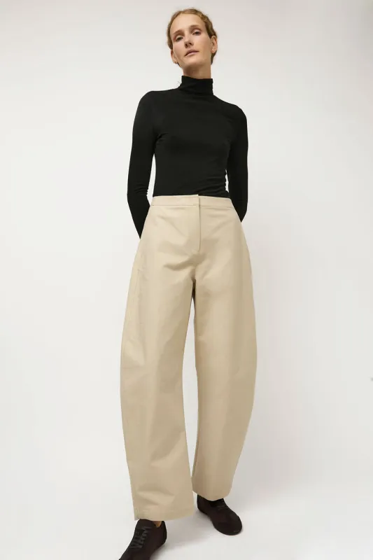 Amomento Curved Long Pants in Beige made by Amomento