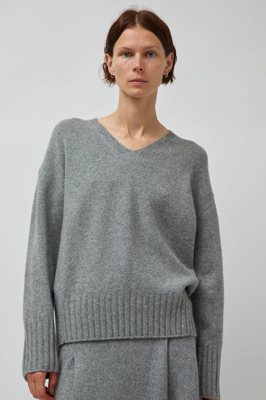 UMARMUNG Wool Cashmere Oversized V Neck Pullover in Heather Grey sold by No. 6
