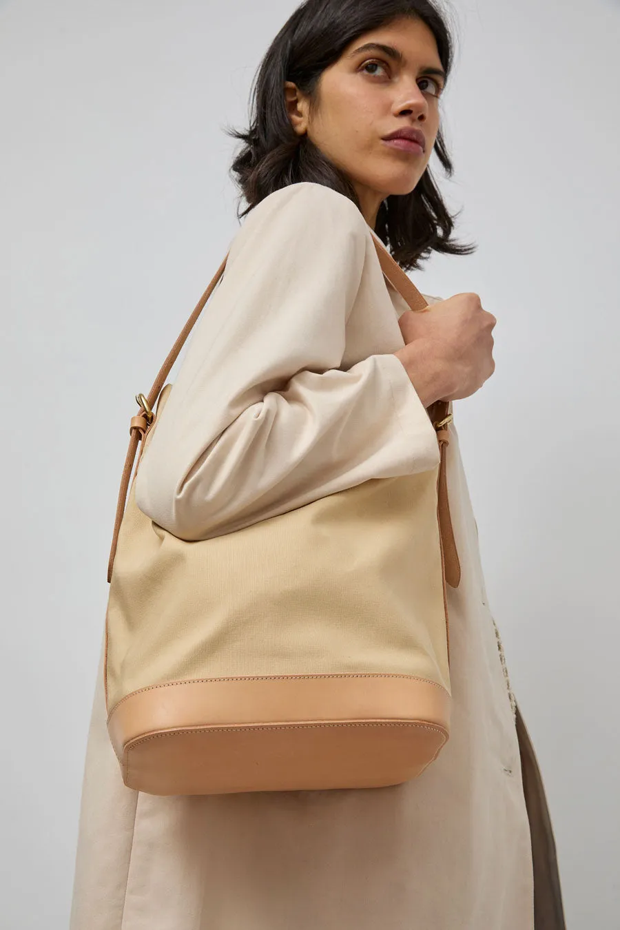 Il Bisonte Caramella Bucket Bag in Crema and Naturale sold by No. 6 product image thumbnail 3