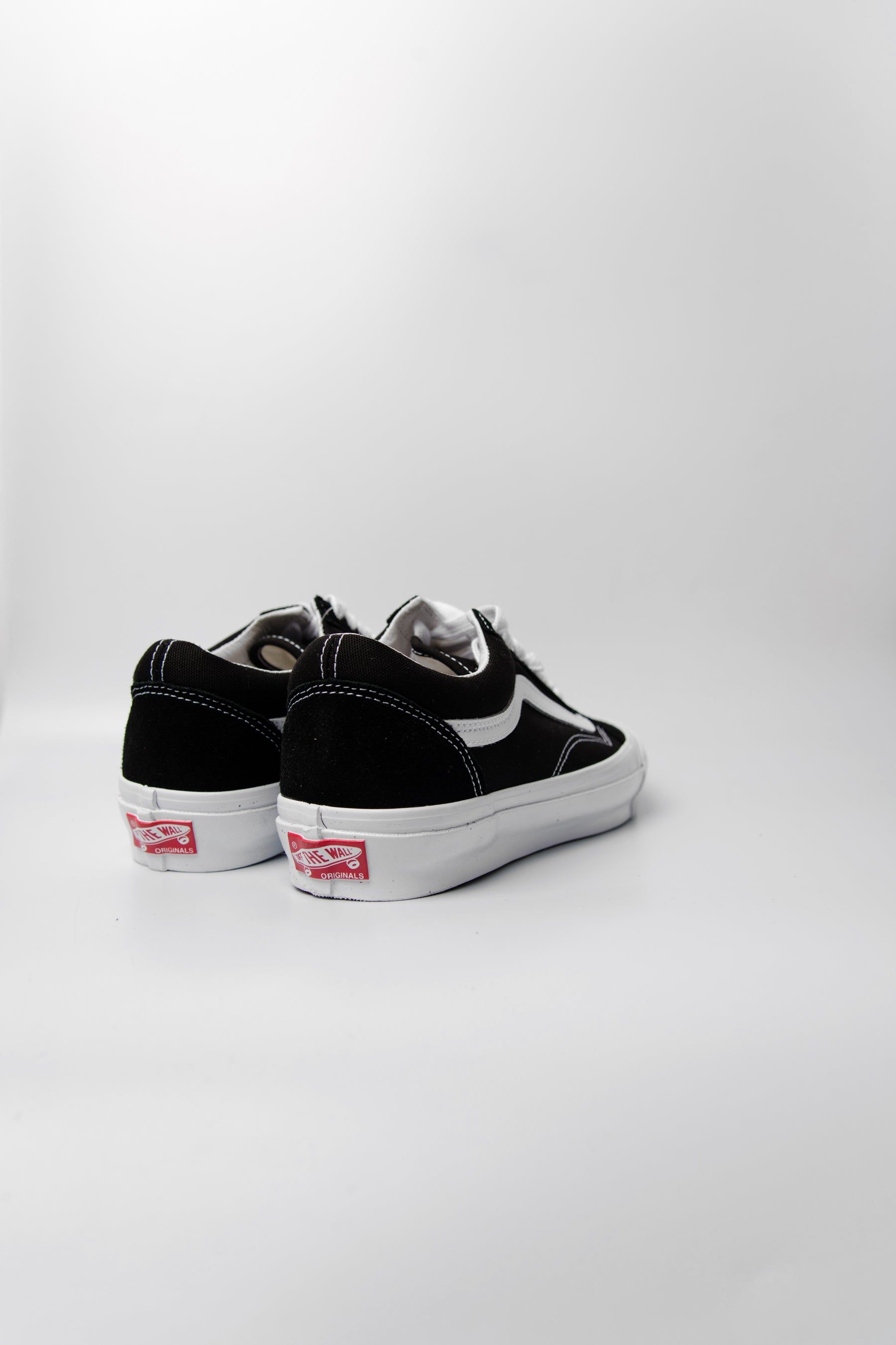 Old Skool LX Suede Black/White VN0A4P3XOIU sold by Nomad product image thumbnail 4