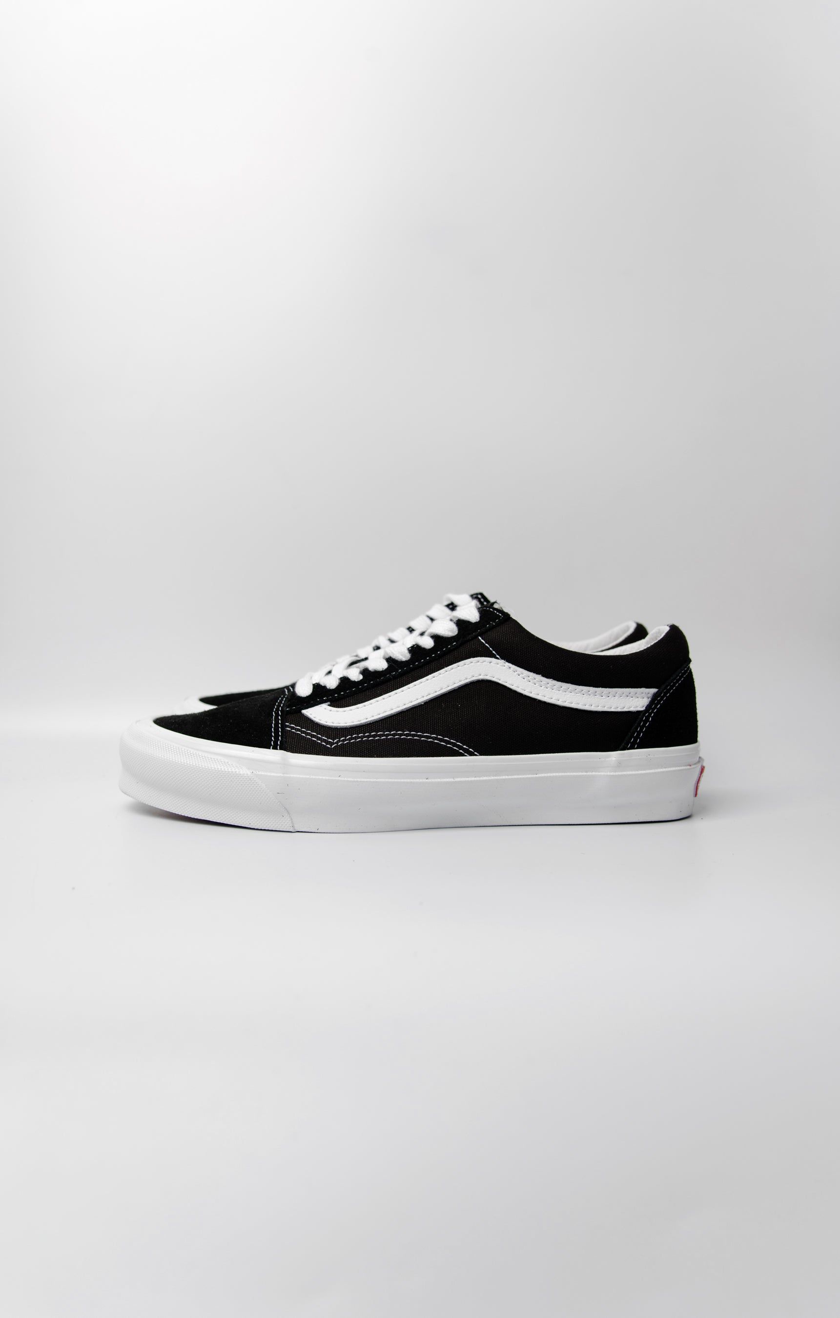 Old Skool LX Suede Black/White VN0A4P3XOIU sold by Nomad