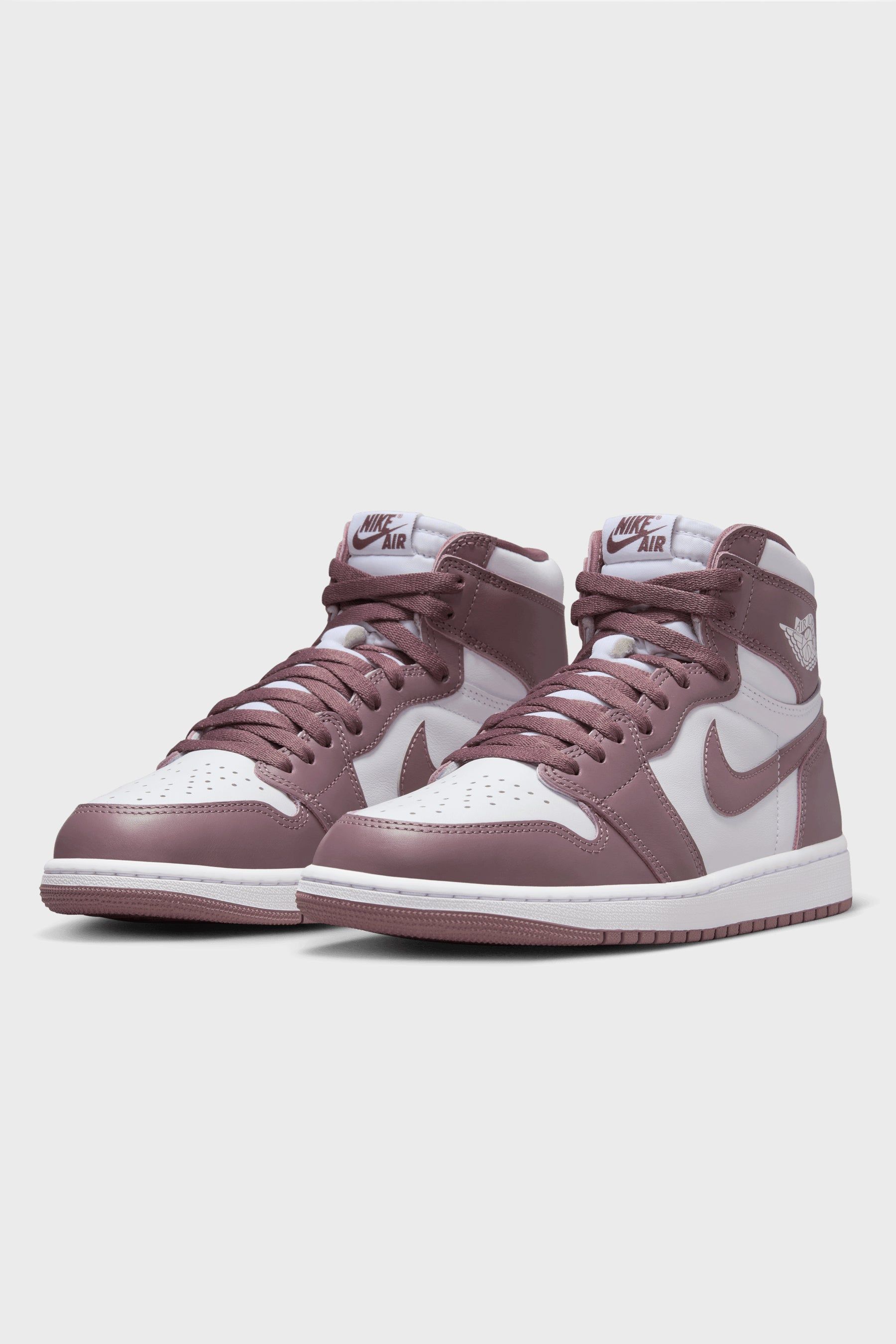 Air Jordan 1 Retro High OG White/Sky J Mauve DZ5485-105 (LAUNCH PRODUCT) sold by Nomad product image thumbnail 3