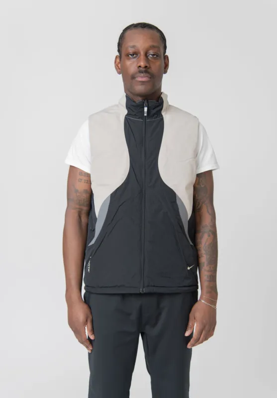 Nocta Lightweight Reversible Vest Black/Stone DR2663-010 sold by Nomad