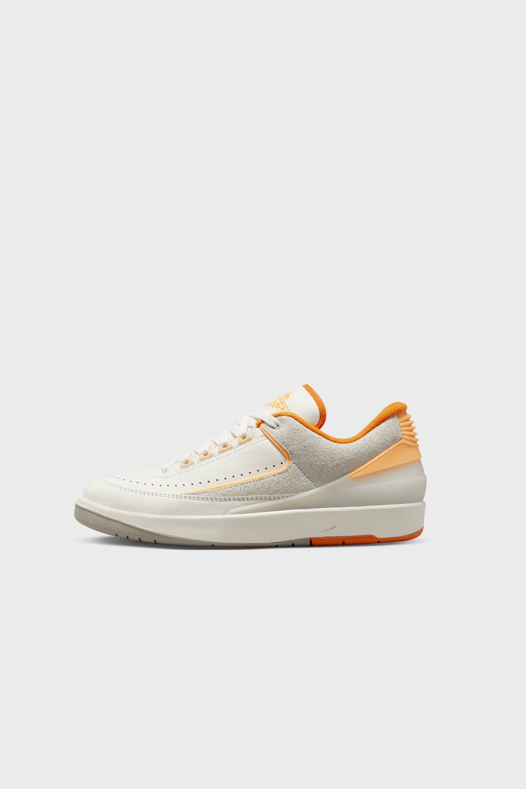 国内配送 NIKE AIR JORDAN 2 RETRO LOW SAIL /MELON TINT Nike AIR JORDAN 2 RETRO LOW Melon Tint Sail Light Curry