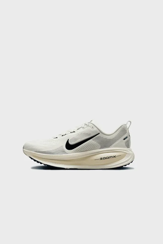 Nike Vomero 18 SUMMIT WHITE/BLACK-COCONUT MILK HM6803-101 sold by Nomad