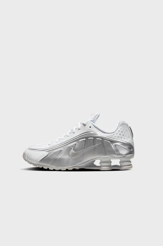 Nike Shox R4 WHITE/METALLIC SILVER-WHITE HQ1988-101 sold by Nomad