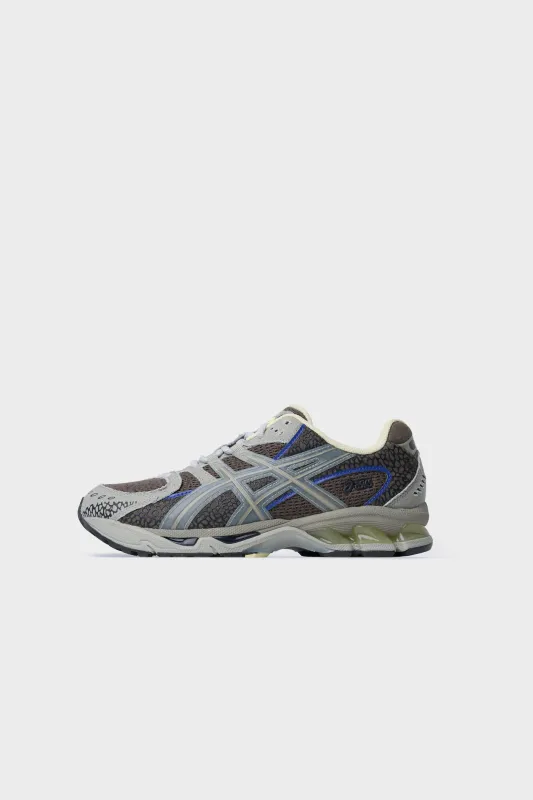 18 East Gel Nimbus 10.1 Canteen/Abbey Stone 1203A968-200 sold by Nomad